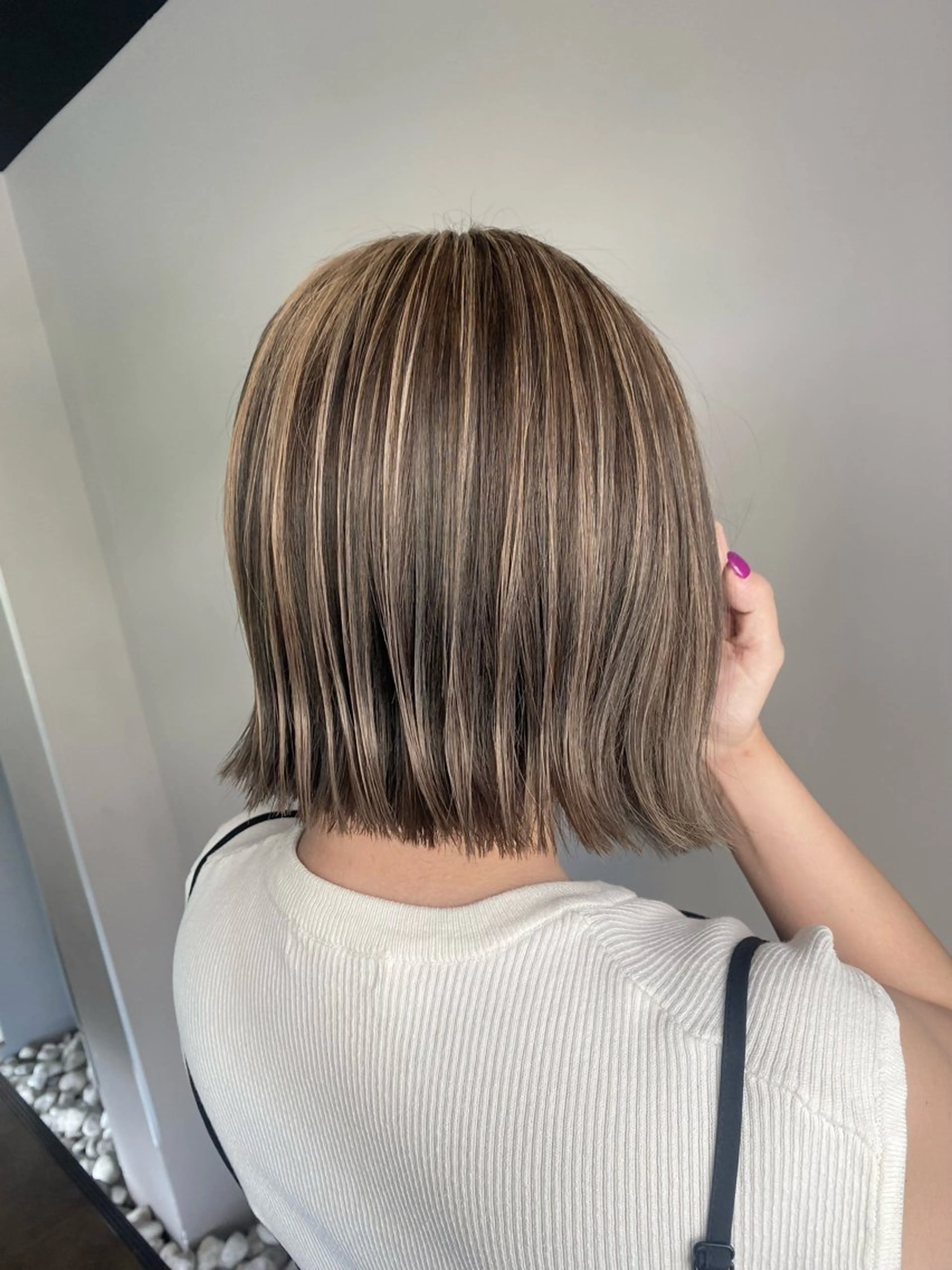 ミディアム 切りっぱなしボブ ボブ カット ヘアカラー ＳＨＩ ＺＵのヘアスタイル