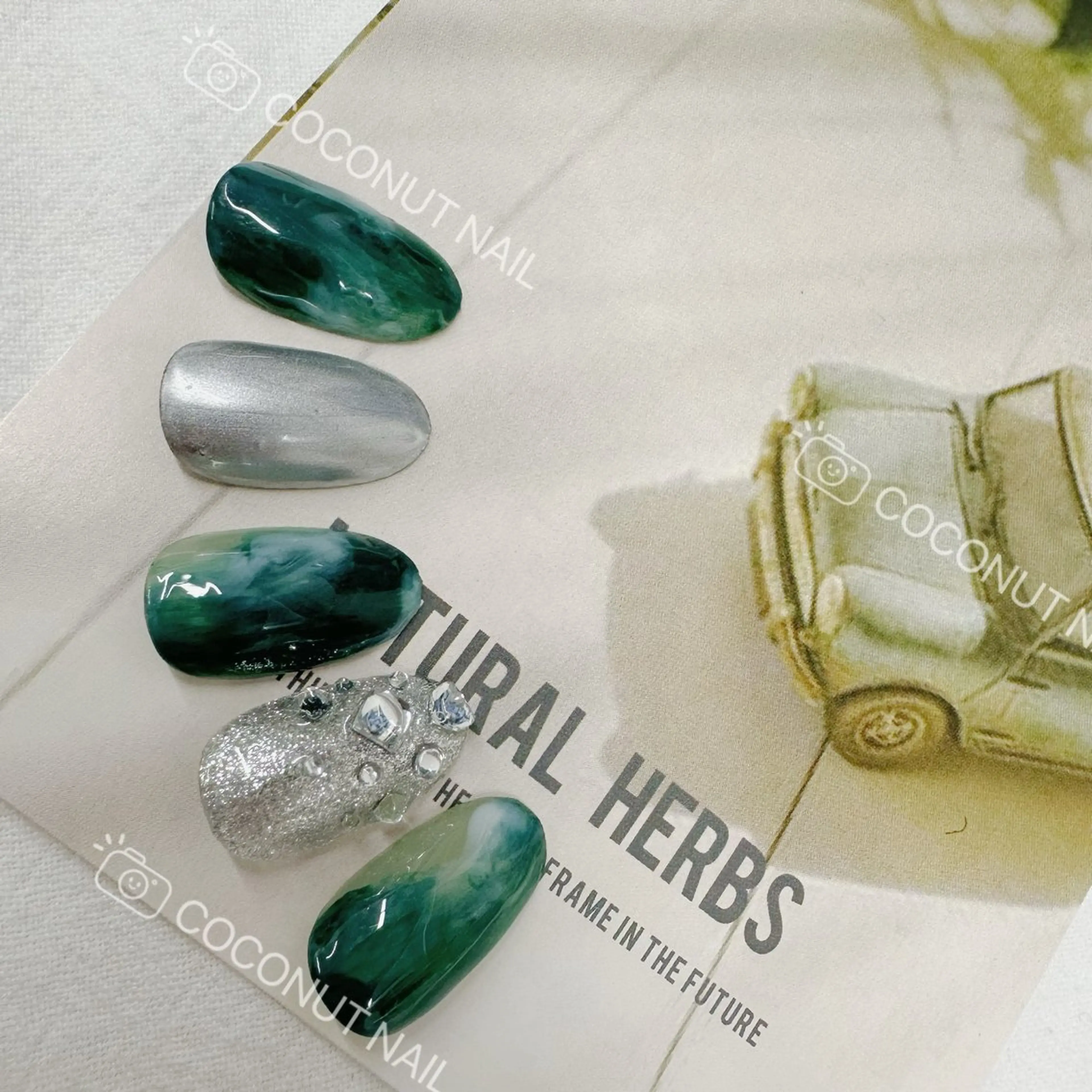 ネイル ニュアンスネイル ハンドネイル 神田 ココナッツのネイルデザイン