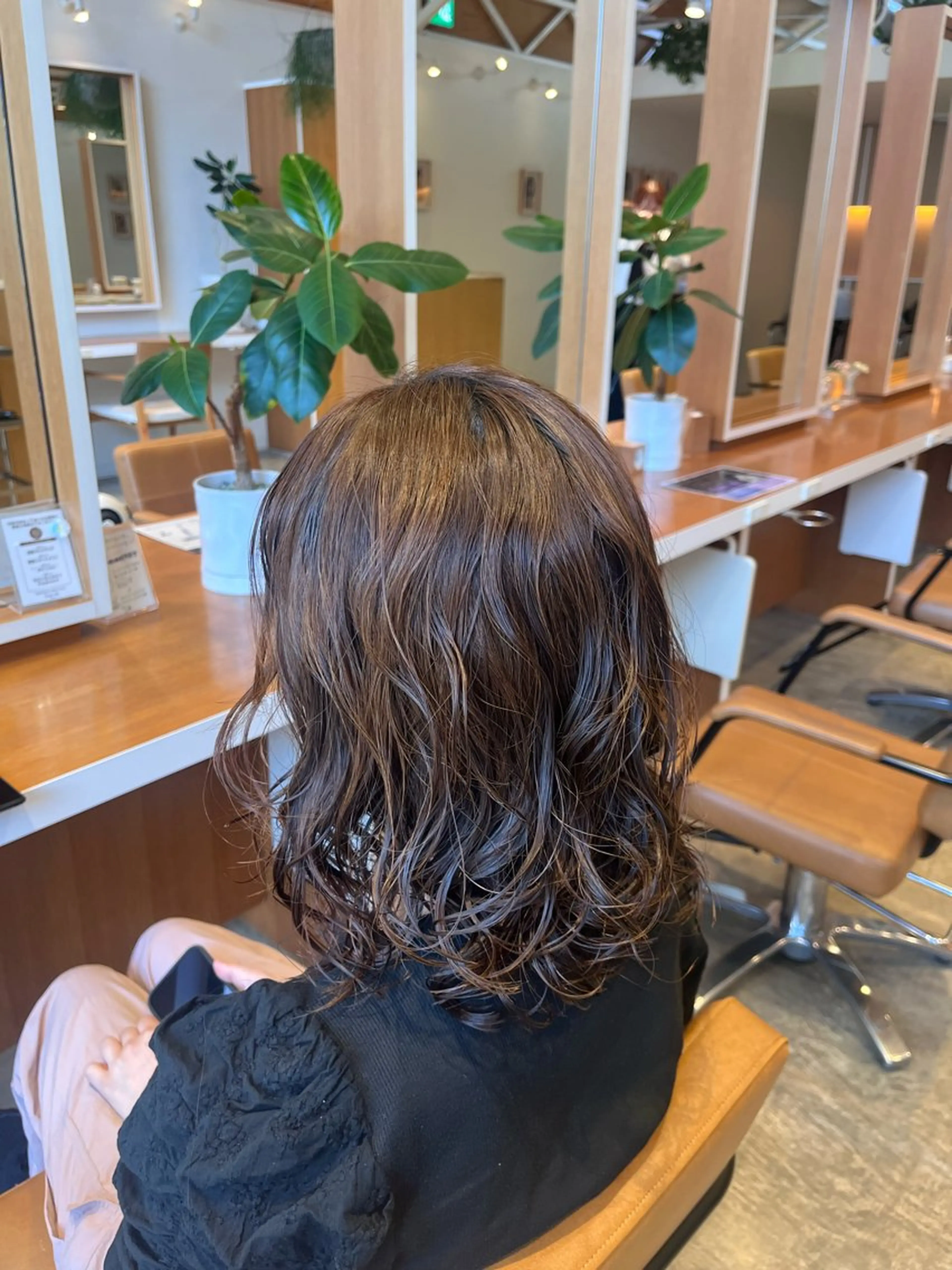 ミディアム ミディアムパーマ レイヤーカット 中野 百乃華のヘアスタイル