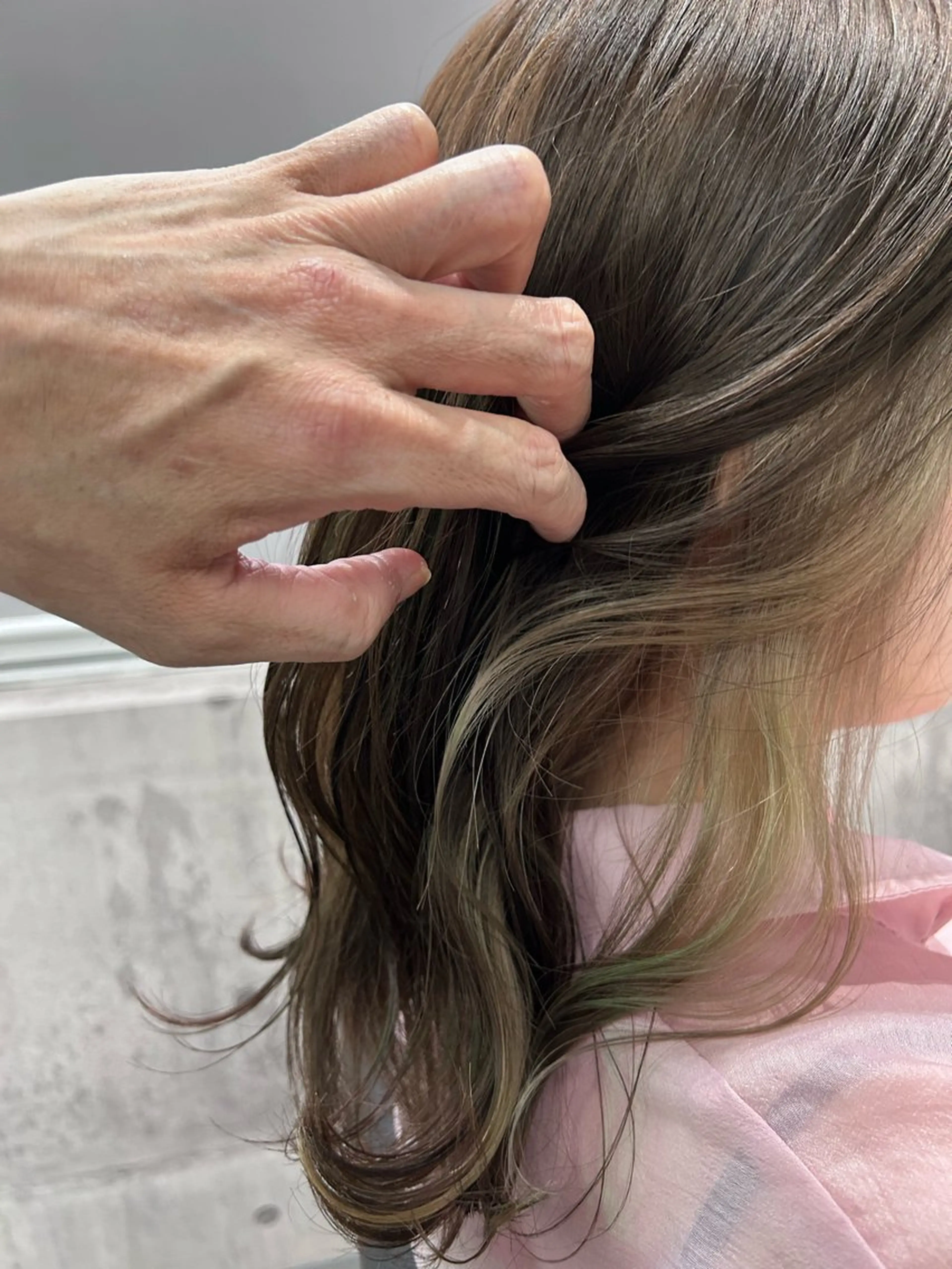 ミディアム カラー ミディアムパーマ アクアカラー バレイヤージュ ブリーチ ケアブリーチ ヘアカラー トリートメント newi赤羽 ✂️KEN✂️のヘアスタイル