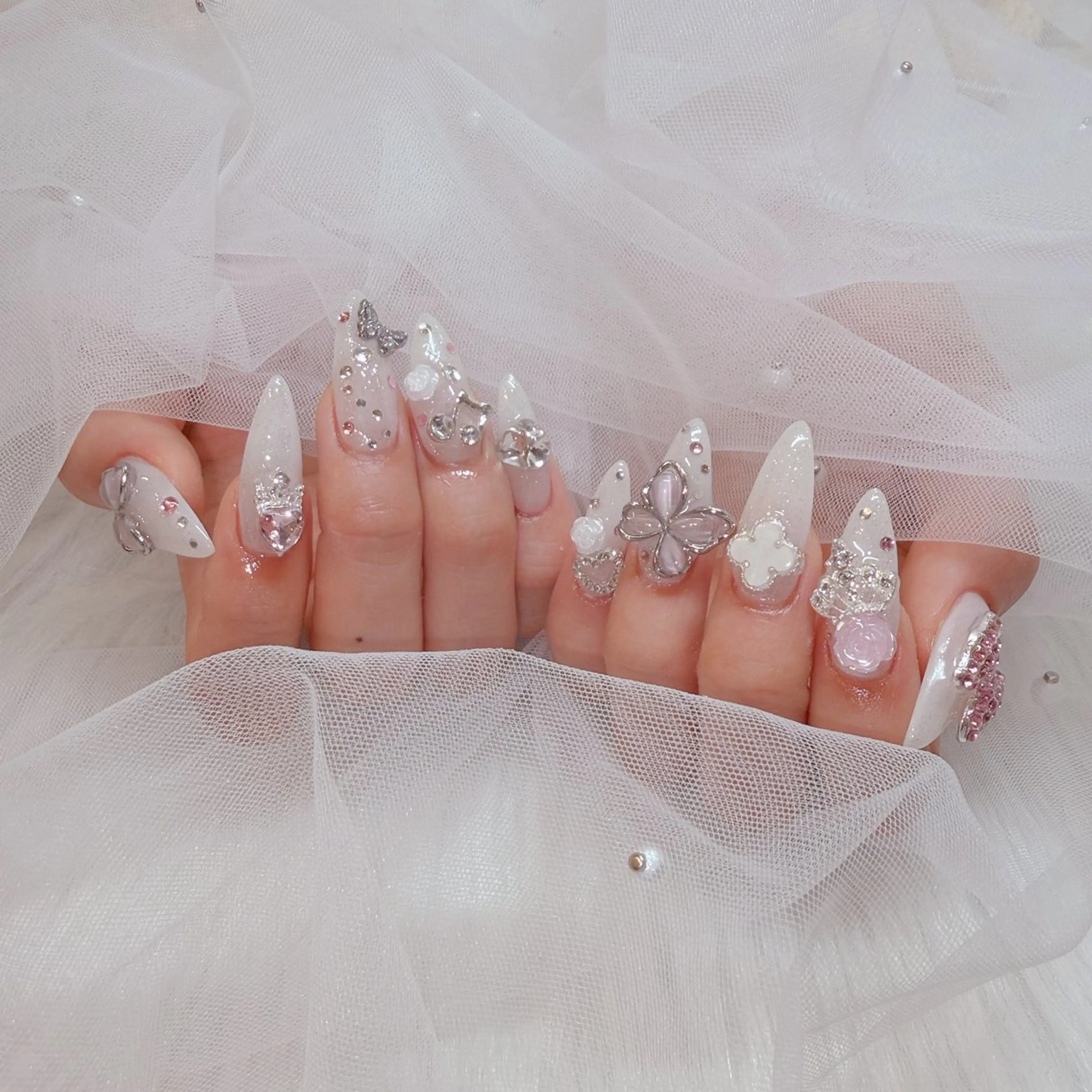 ネイル ネイルチップ ホワイト ラクロレ ハナ︎🌼のネイルデザイン