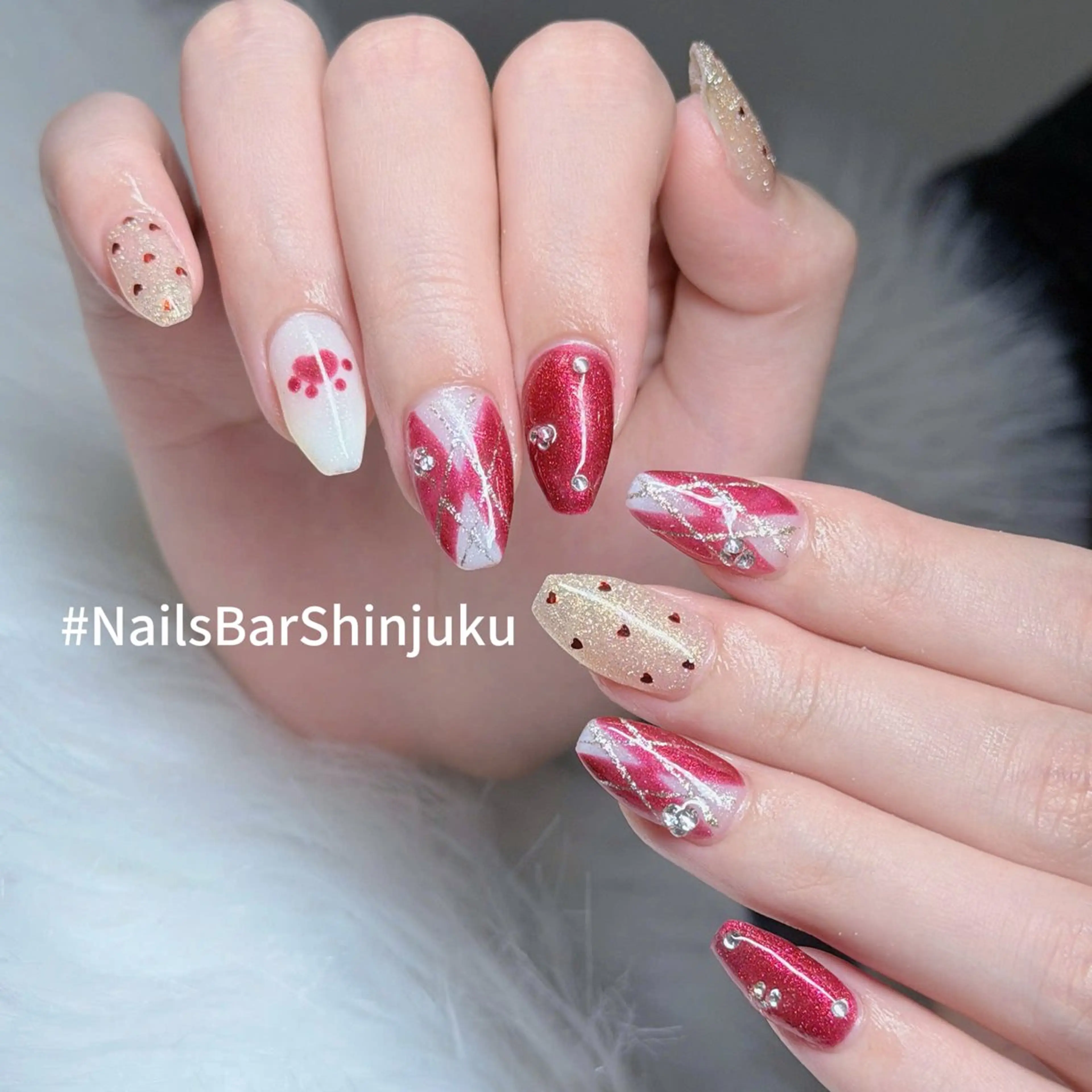 ネイル ボルドー ブラウン チークネイル ドット フットネイル NAILS BAR SHINJUKUのネイルデザイン