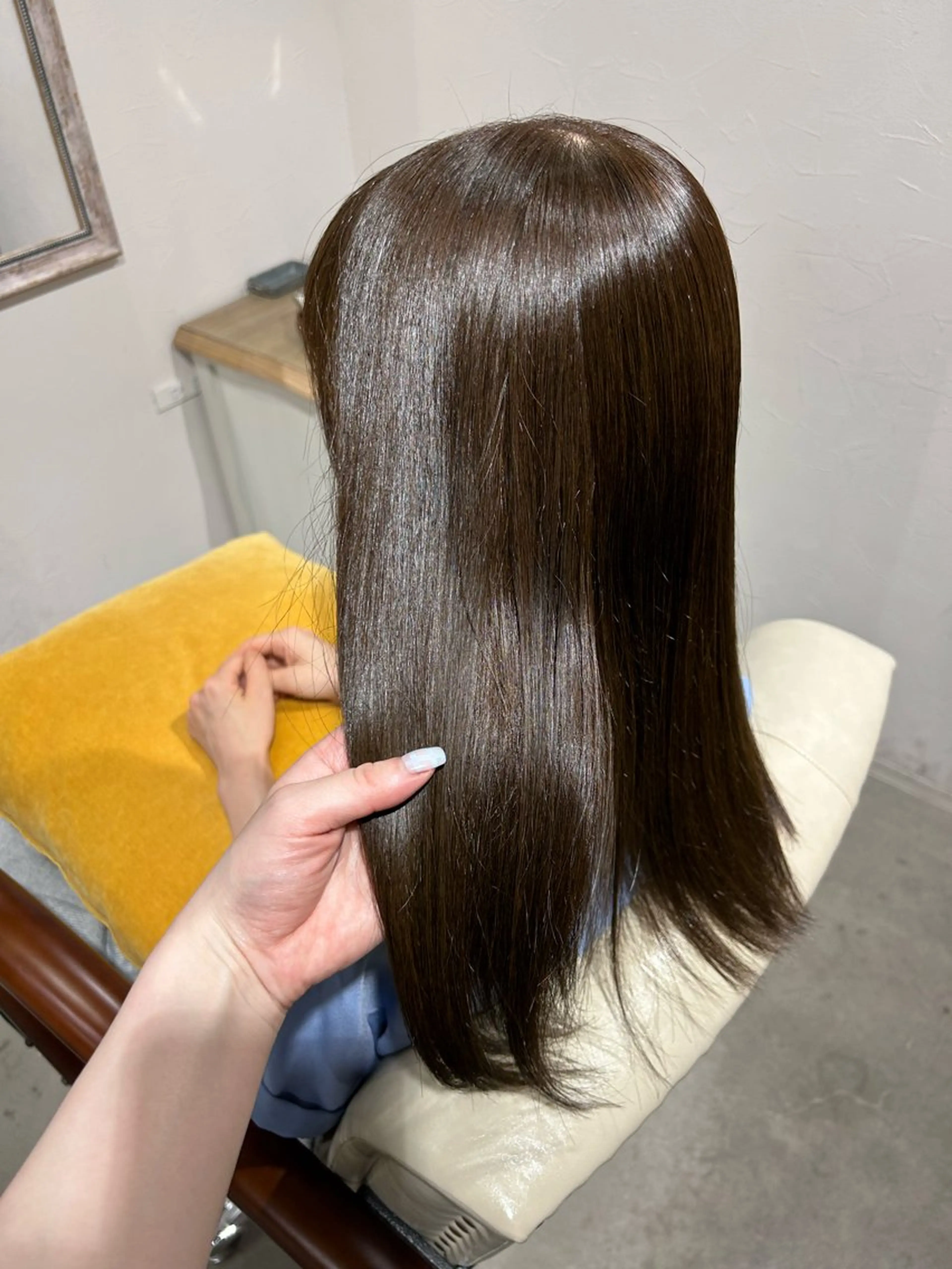 セミロング 瀬川 夏緒のヘアスタイル