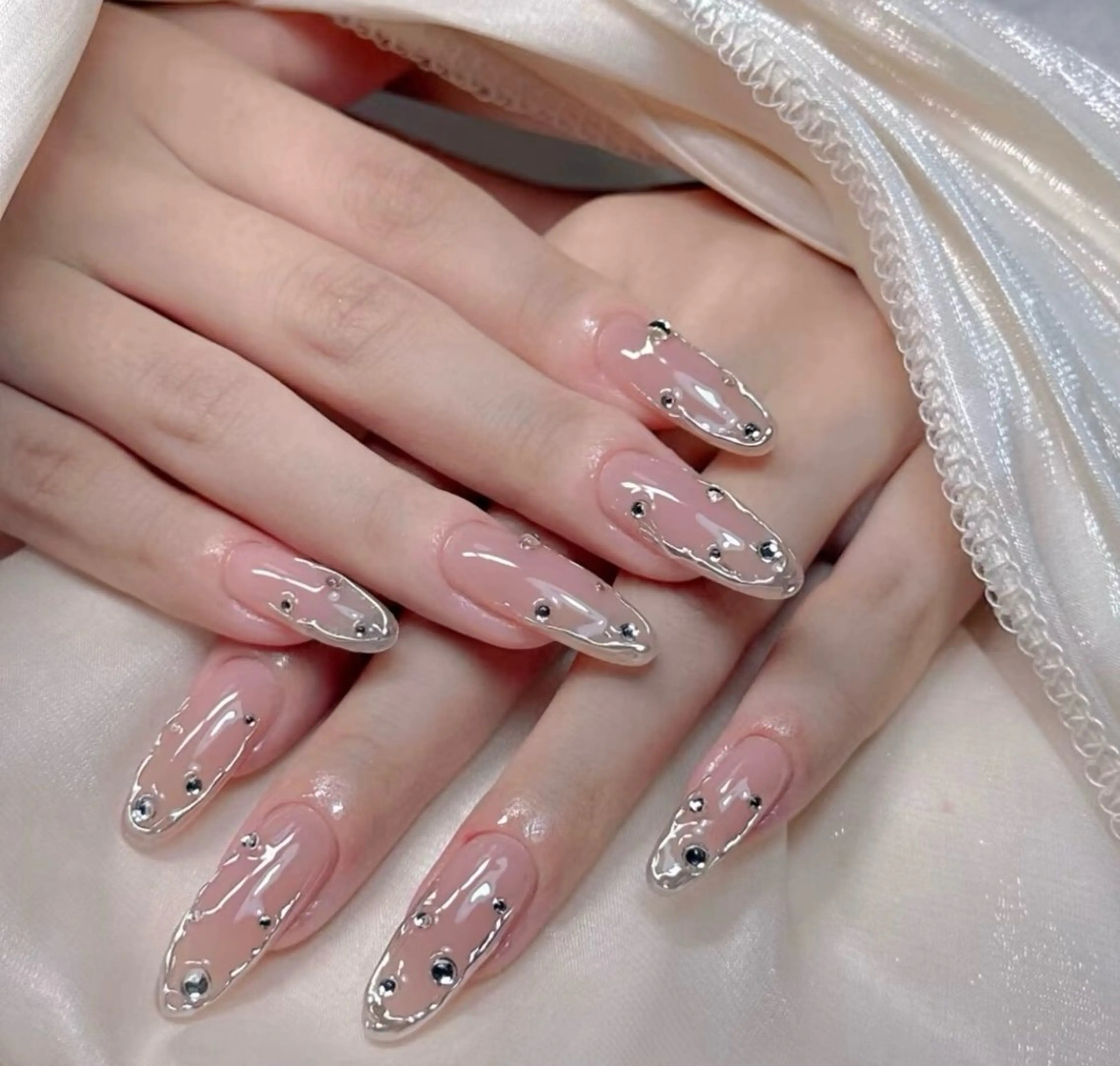 ネイル チークネイル 長さ出し フラワーネイル フレンチネイル ガーリー SunNail池袋駅 ワンホンネイルのネイルデザイン