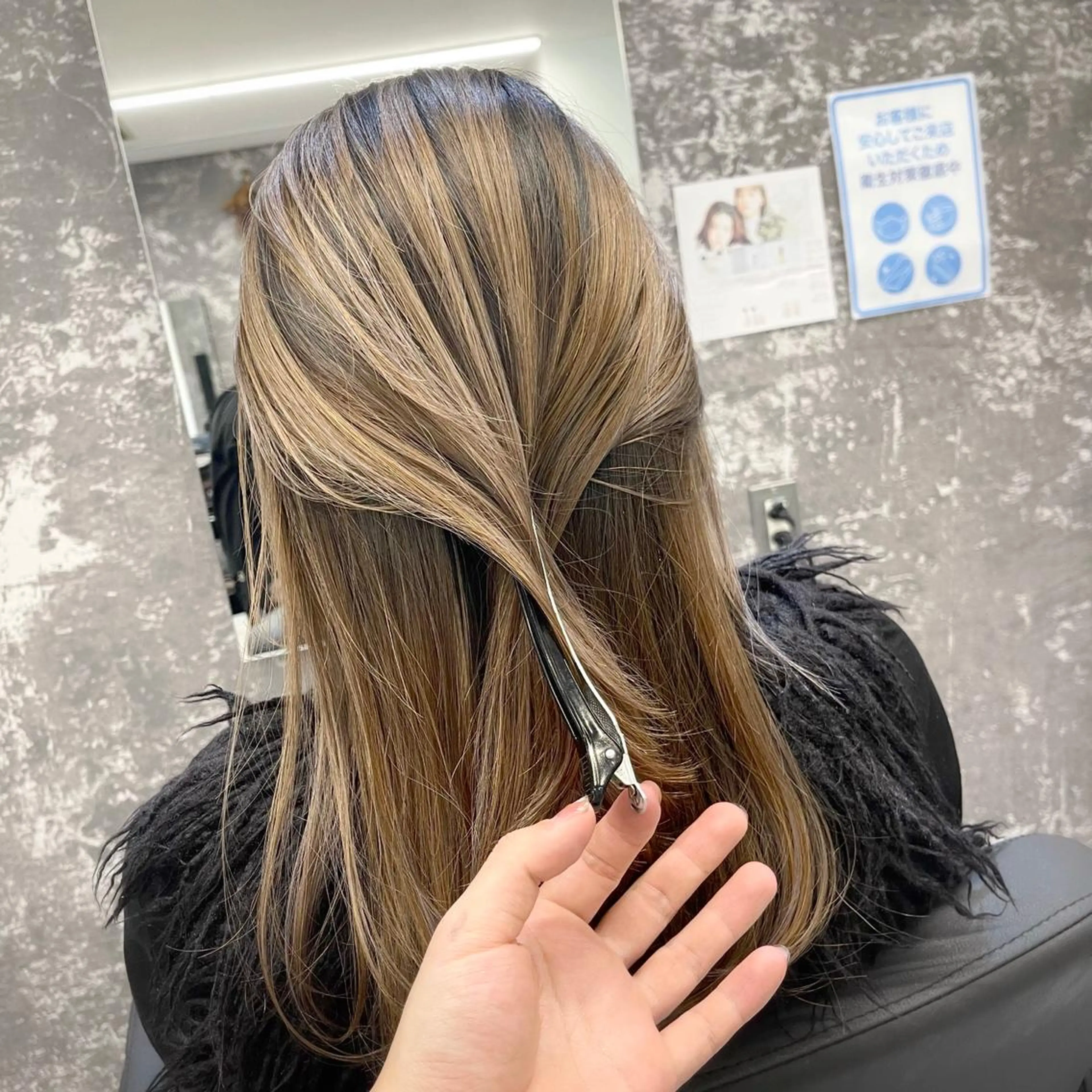 ミディアム カラー ヘアアレンジ バレイヤージュ デザインカラー ハイライトカラー 外国人風カラー ハイライト アンドウ ユウ/ レイヤーカット/韓国のヘアスタイル