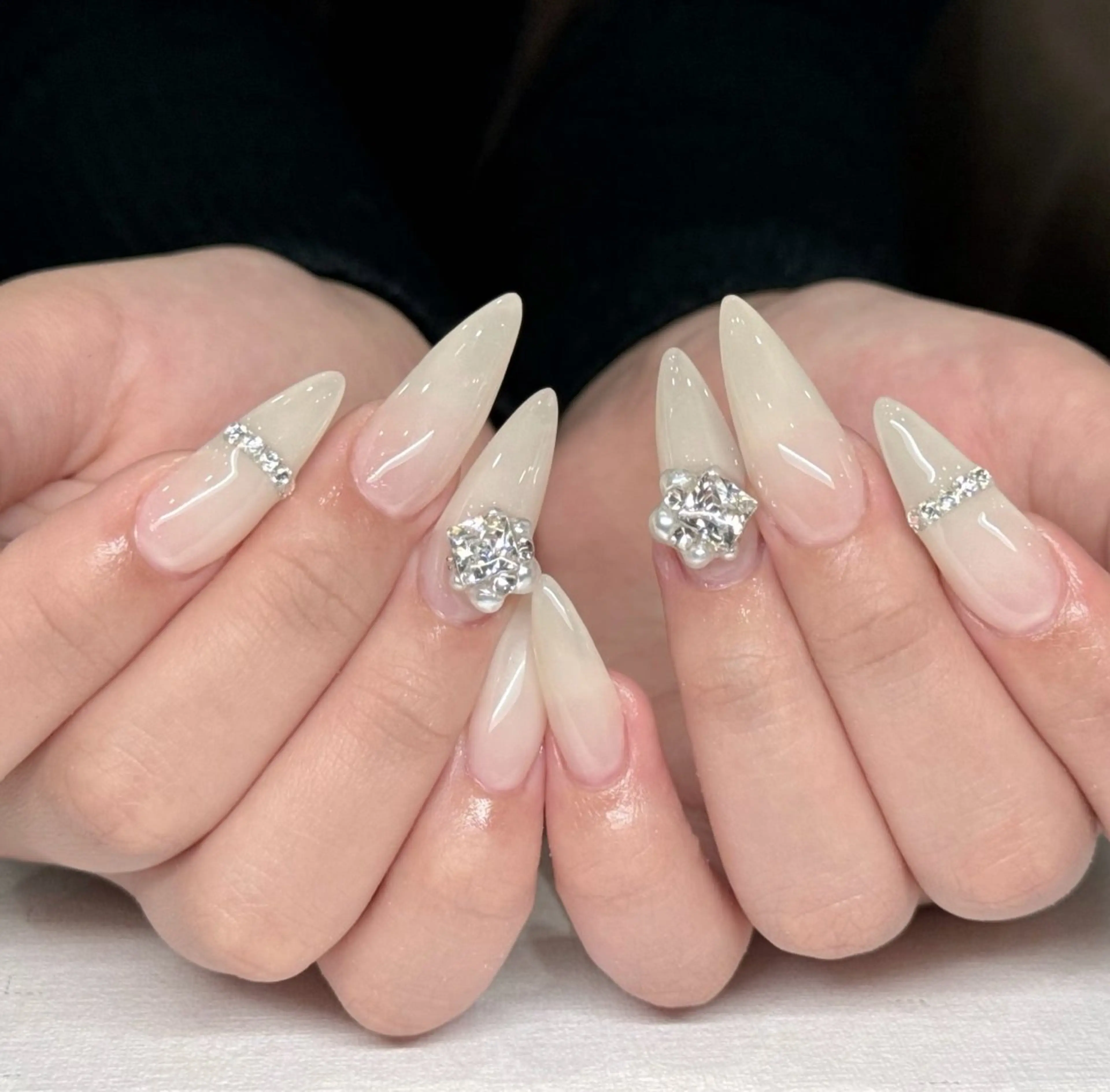 ネイル オーロラネイル ブルー チークネイル フットネイル フレンチネイル ハンドネイル GIN NAILのネイルデザイン