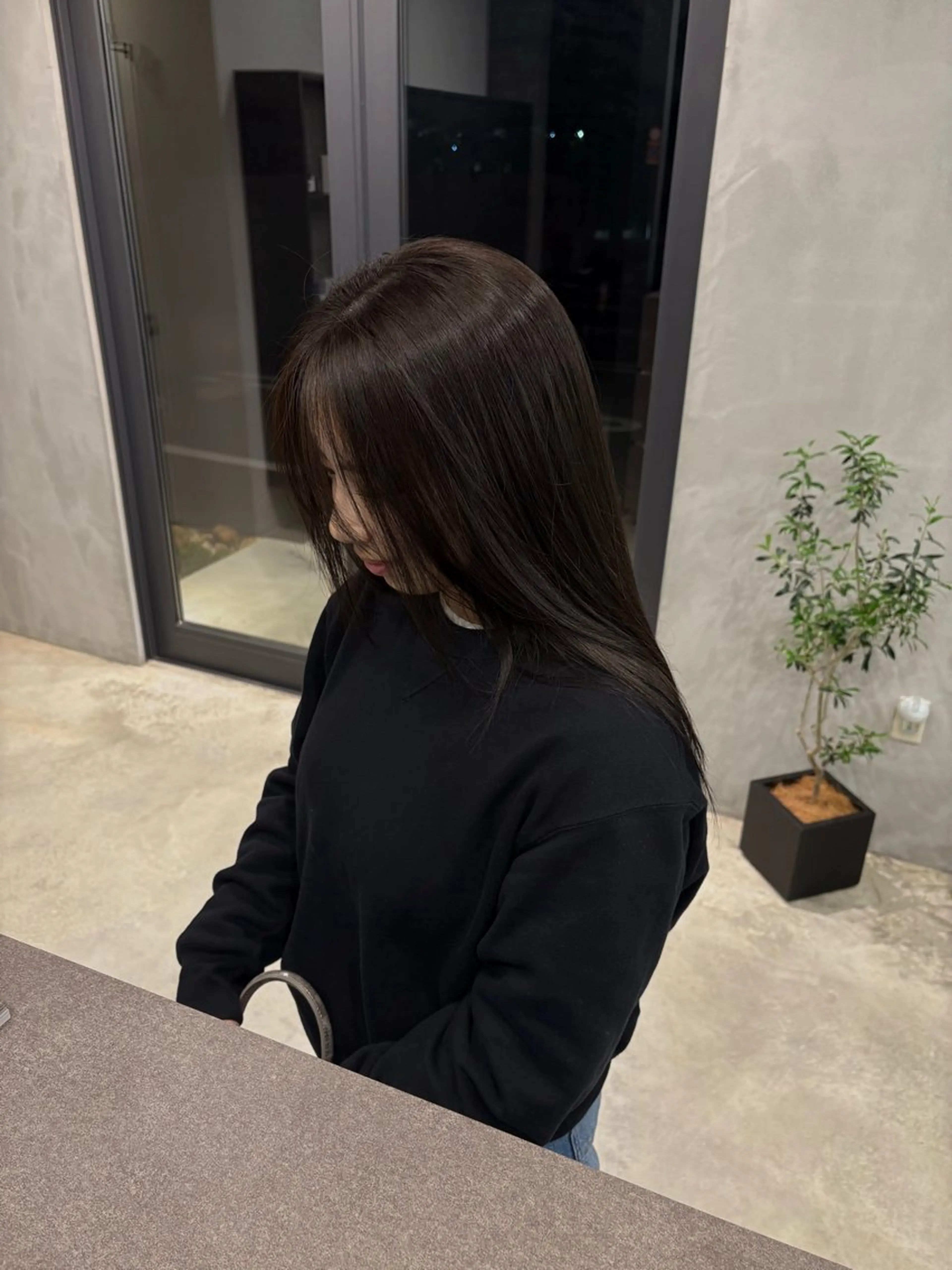 ロング カラー グレージュ オリーブグレージュ オリーブグレー 宮島 華湖のヘアスタイル