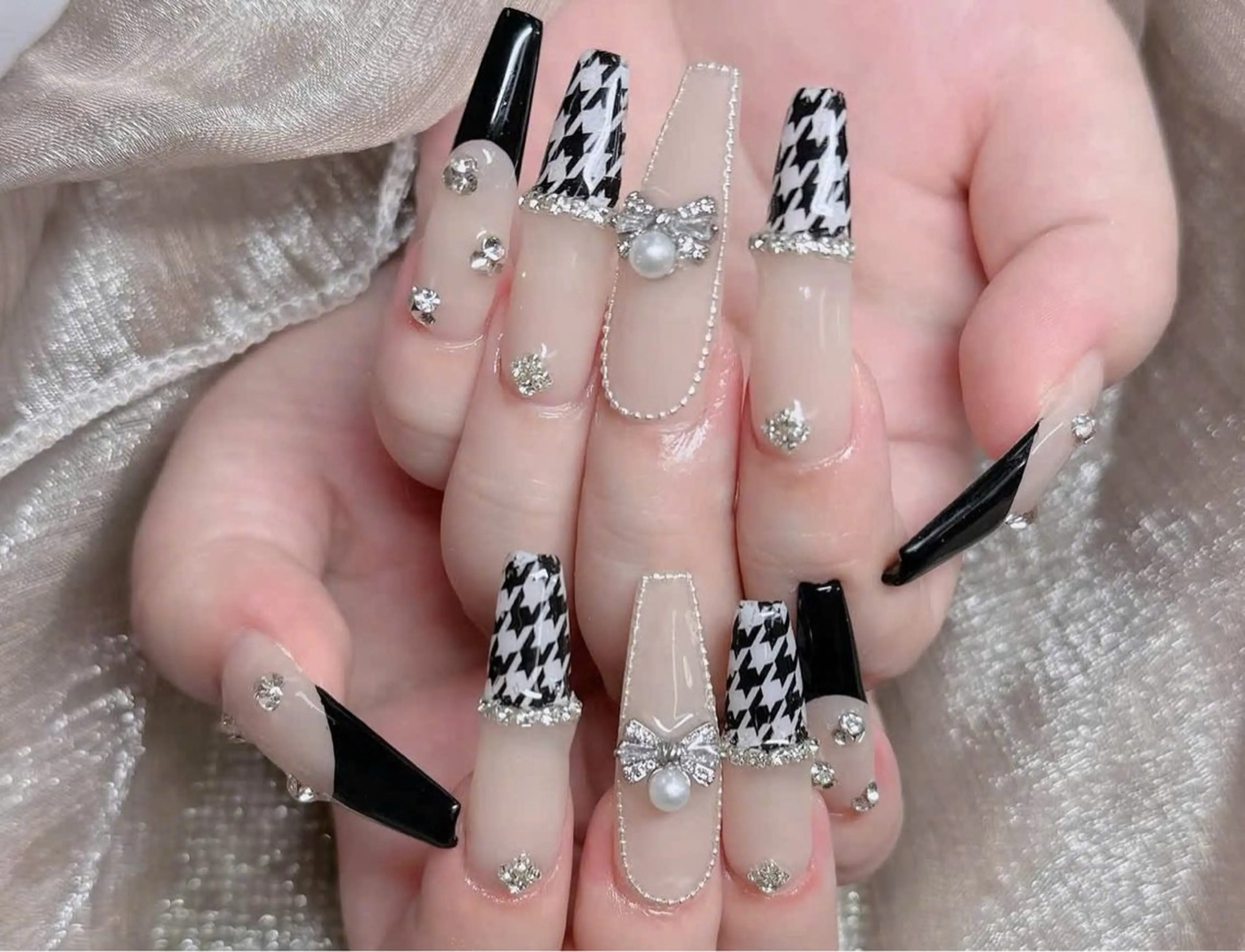 ネイル オーロラネイル フレンチネイル ジェルネイル ハロウィン 韓国ネイル ハンドネイル H.baby Nail Salonのネイルデザイン