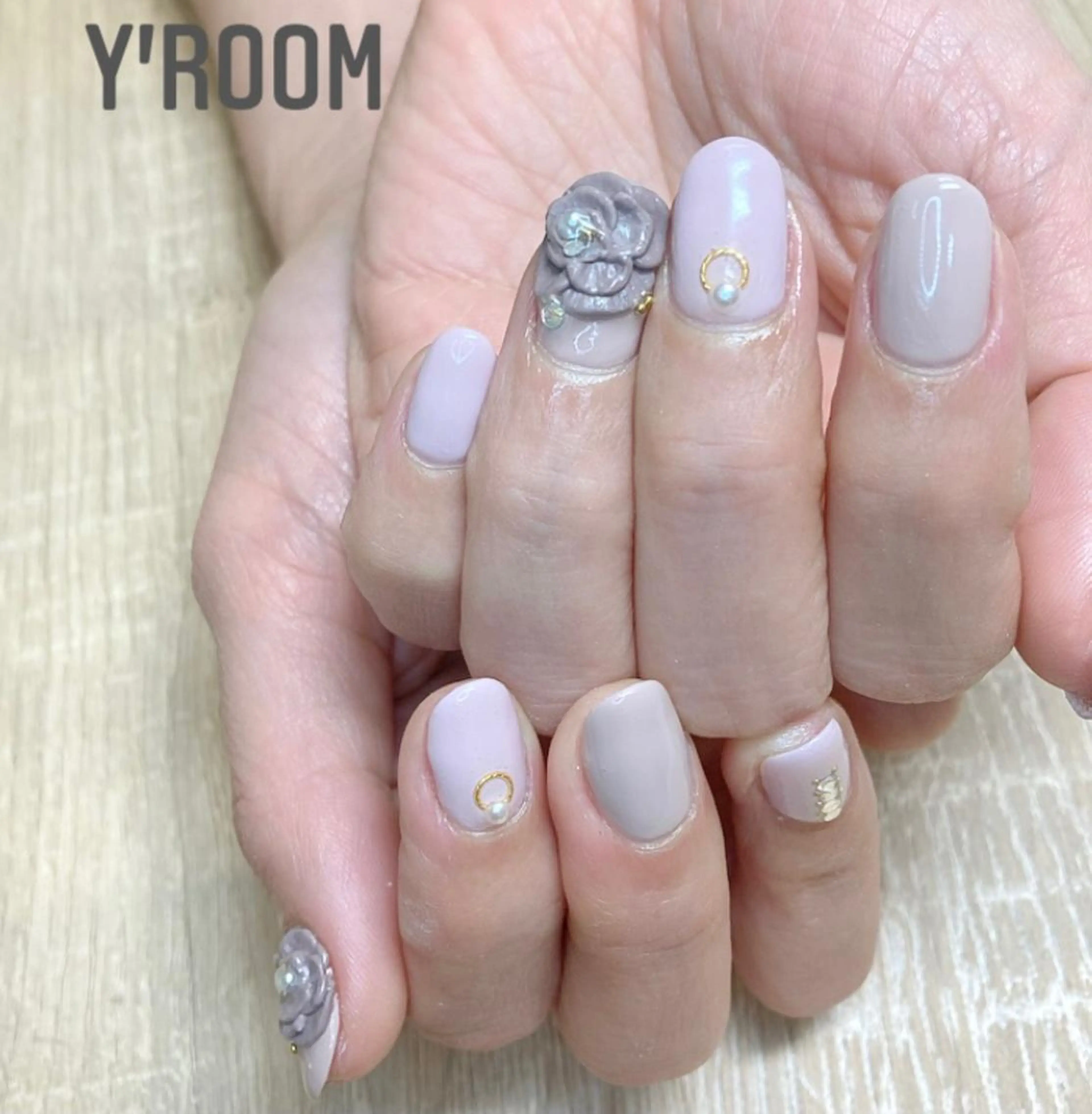 ネイル オーロラネイル フラッシュネイル ジェルネイル グラデーション 氷ネイル・うるうるネイル YUKA （ネイリスト）のネイルデザイン