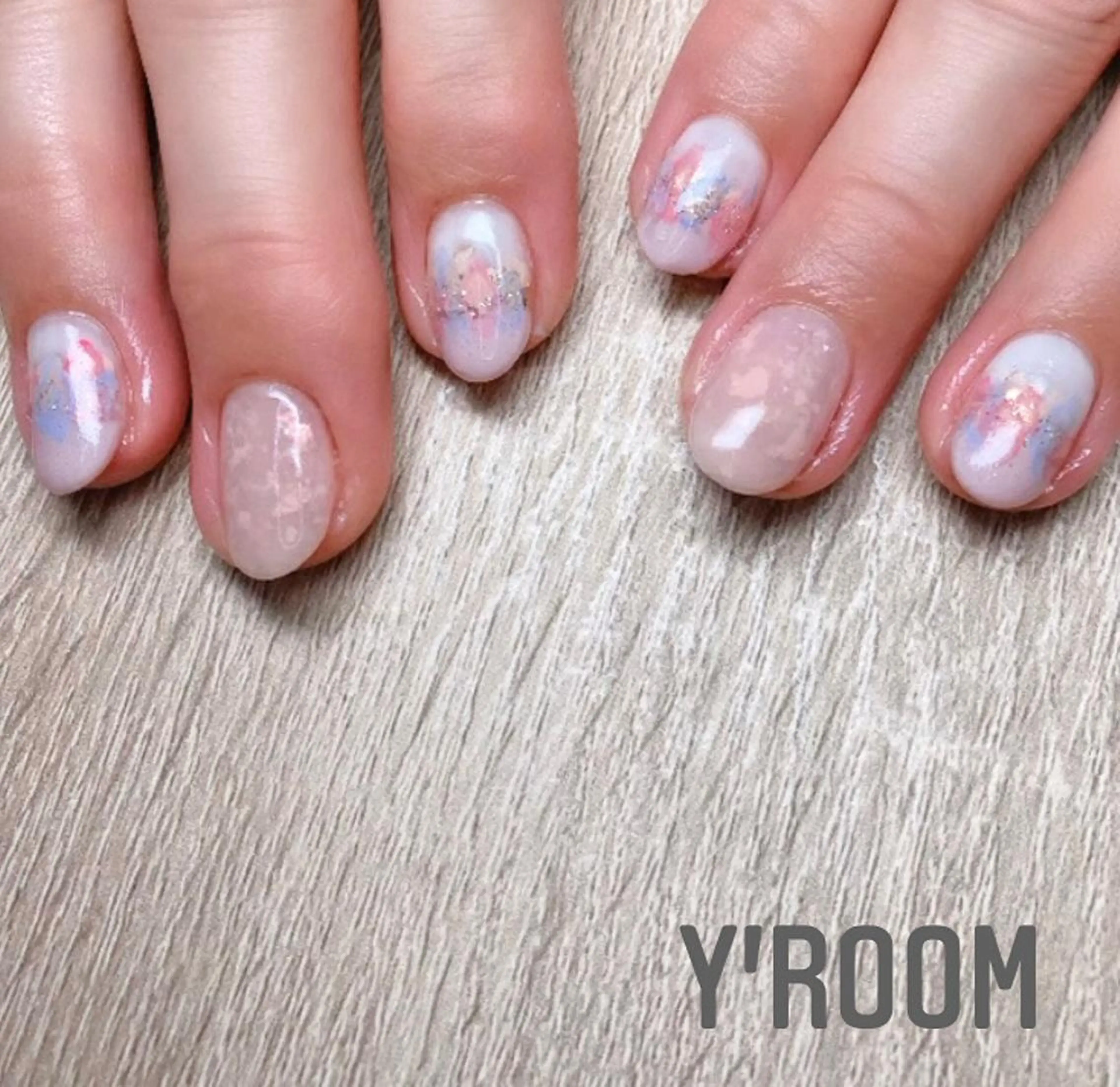 ネイル オーロラネイル フラッシュネイル フットネイル ジェルネイル 氷ネイル・うるうるネイル ハンドネイル YUKA （ネイリスト）のネイルデザイン