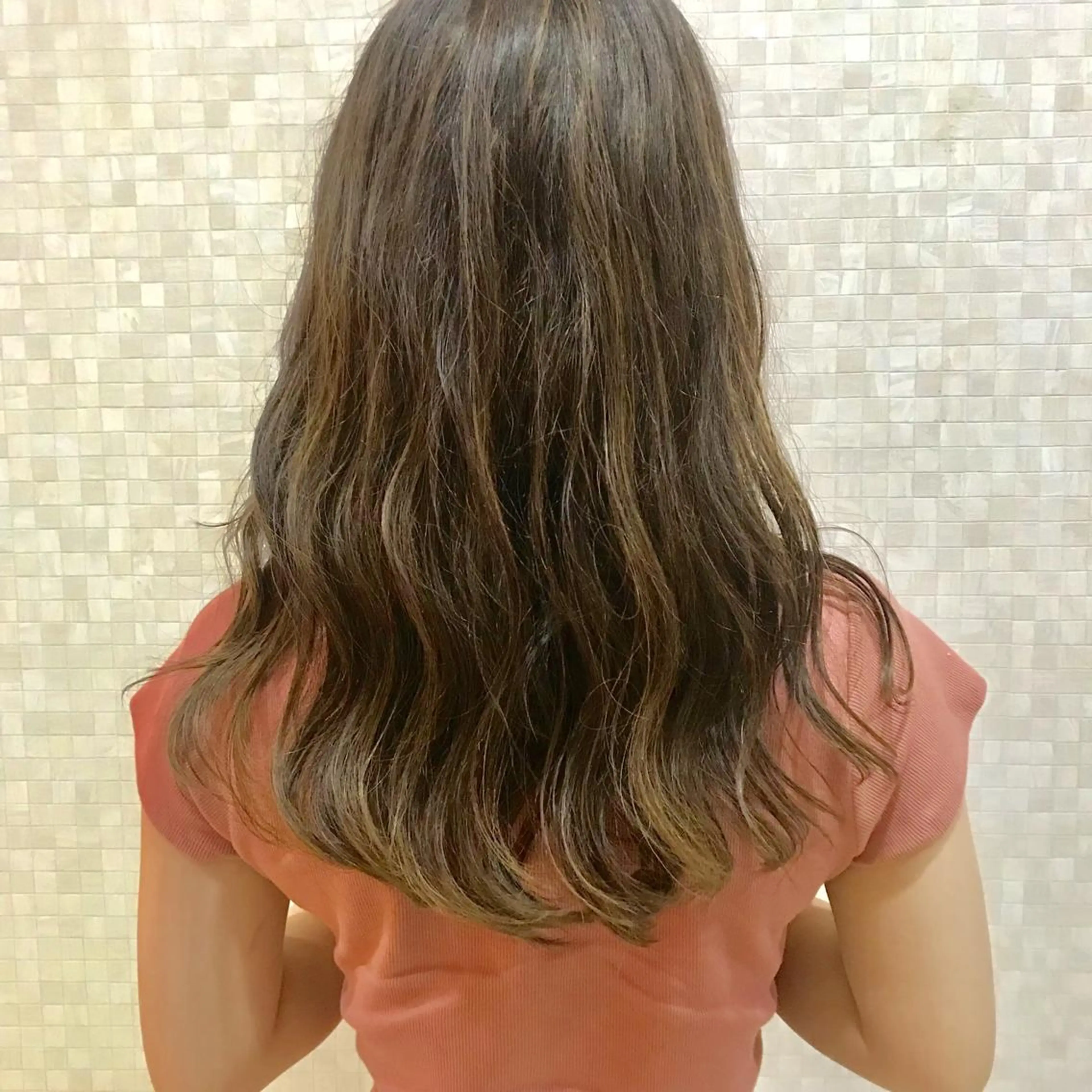 セミロング カラー ヘアアレンジ 栗林 実莉のネイルデザイン