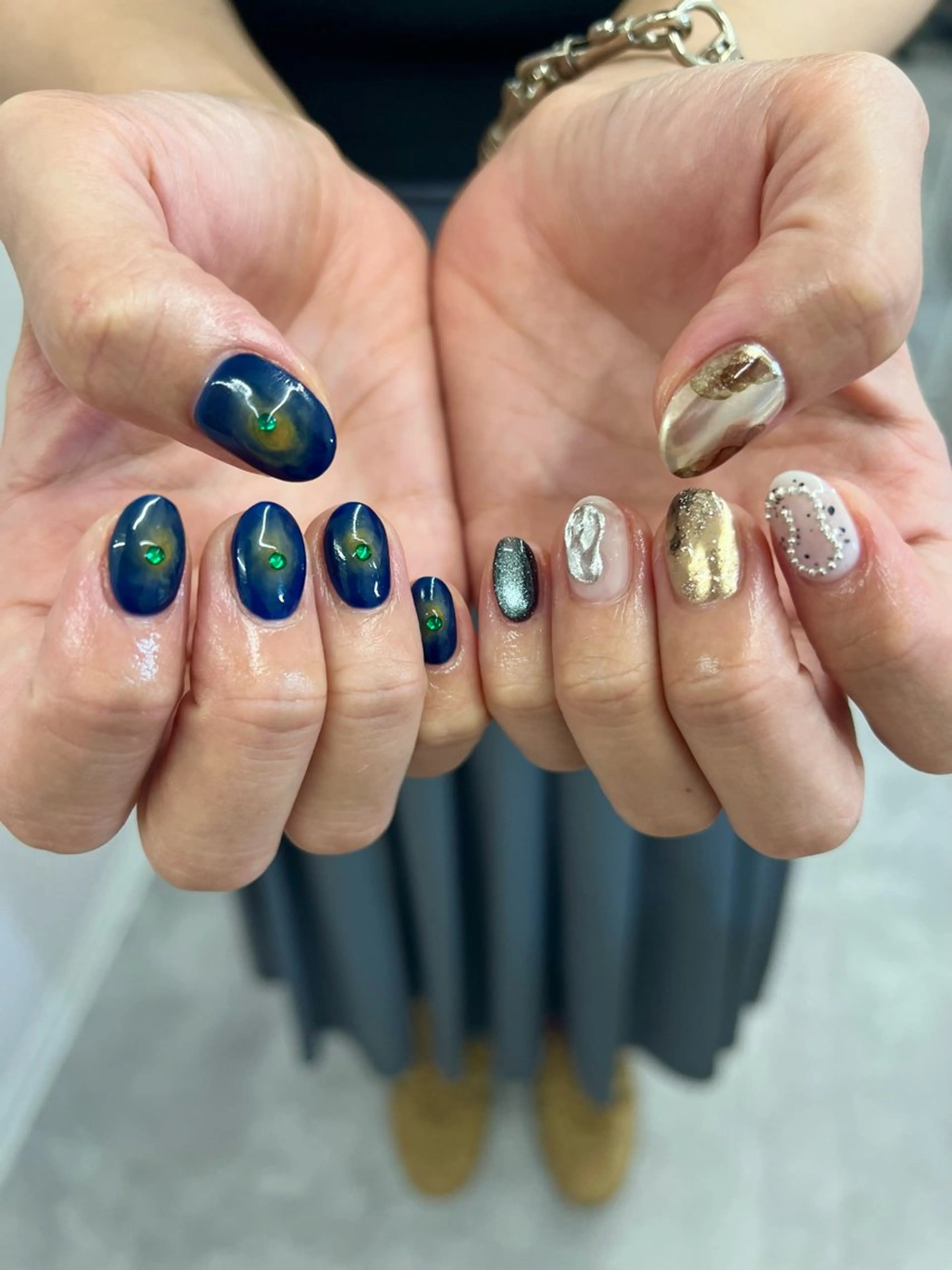 ネイル チークネイル ジェルネイル ゴールド マグネットネイル ネイビー ハンドネイル ハンドケア Bana_ Nailのネイルデザイン