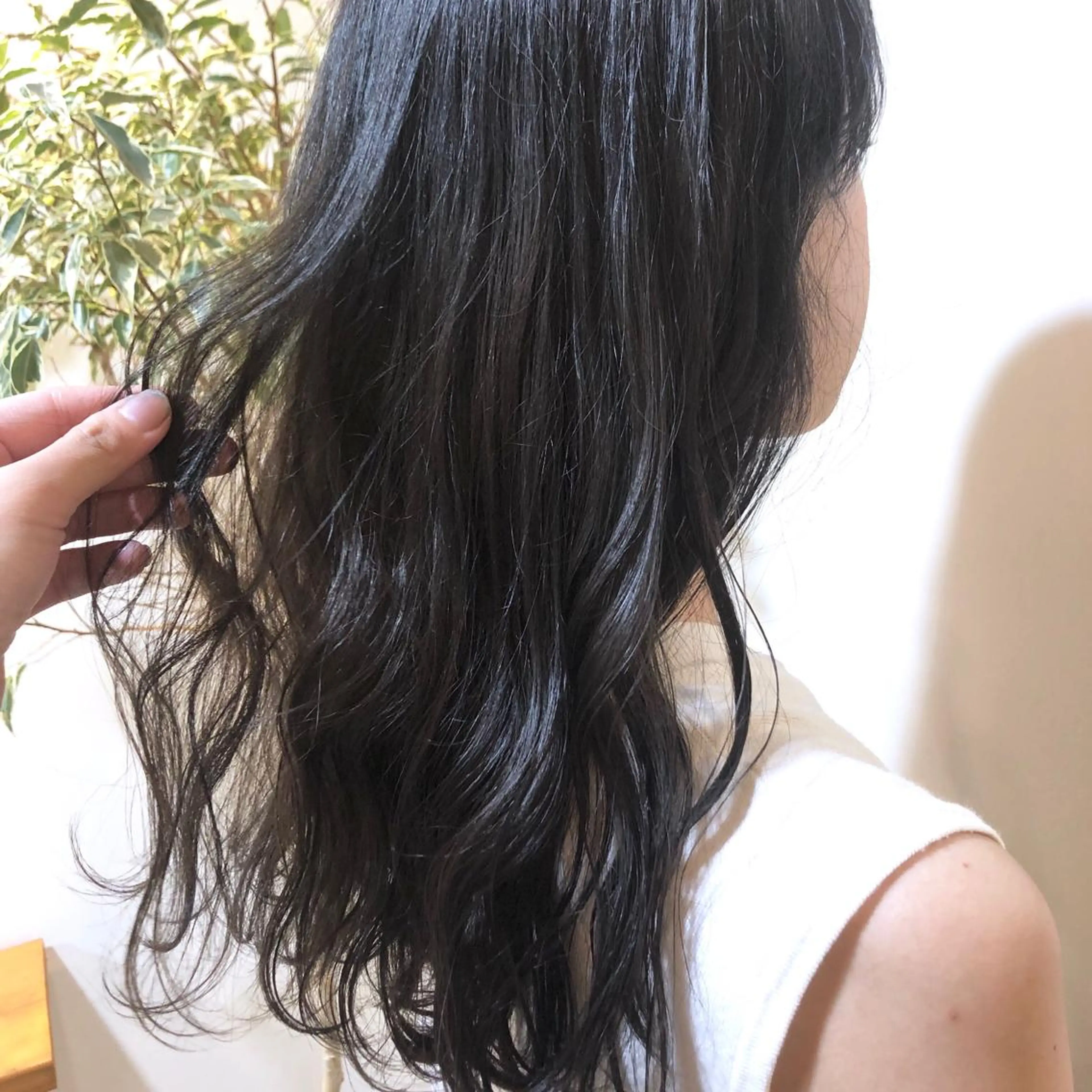 ロング カラー MIOベージュカラー 柔らかいカラーのヘアスタイル