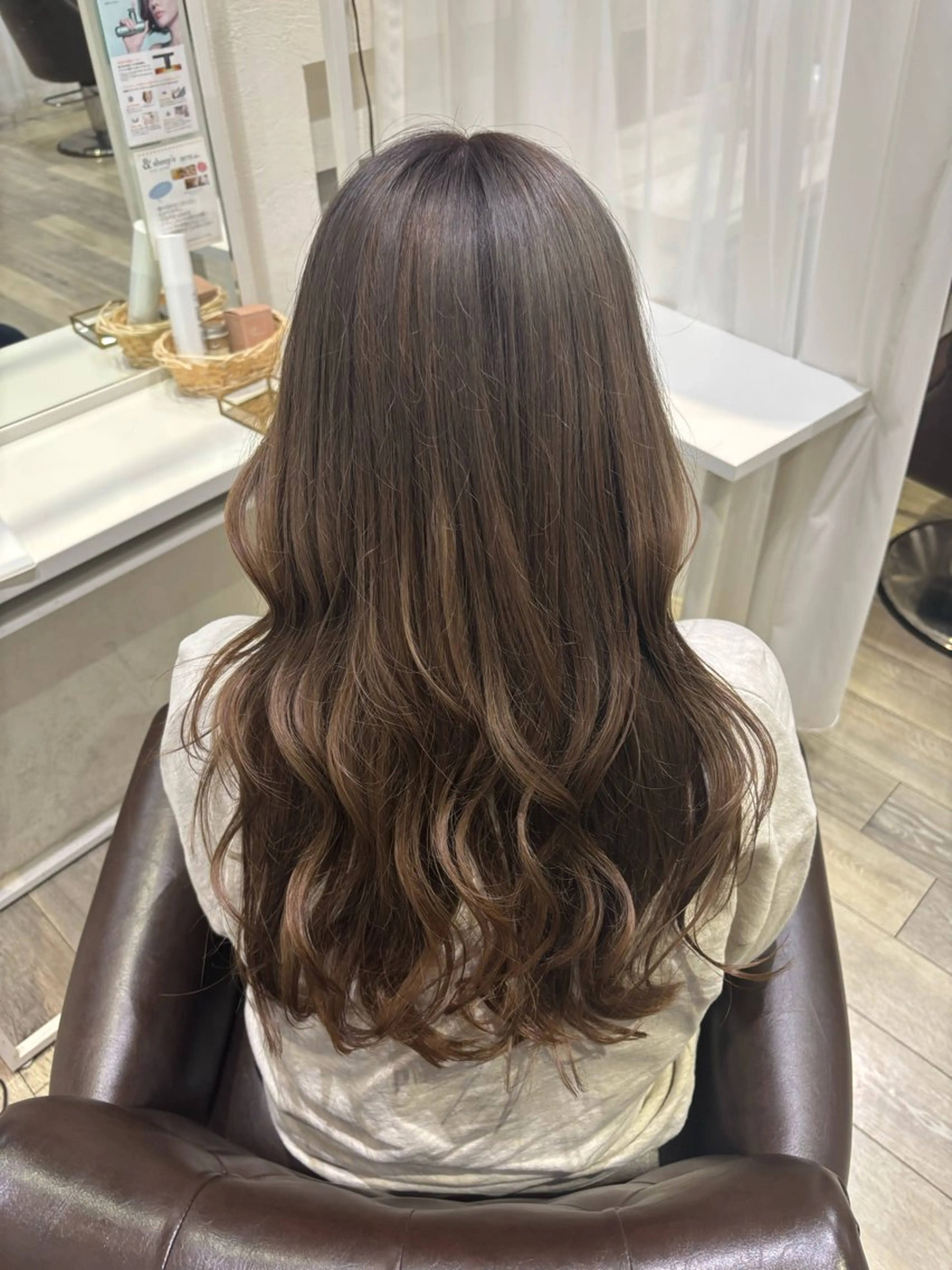 ロング ヘアカラー 段野吾颯 ／ベージュカラーのヘアスタイル