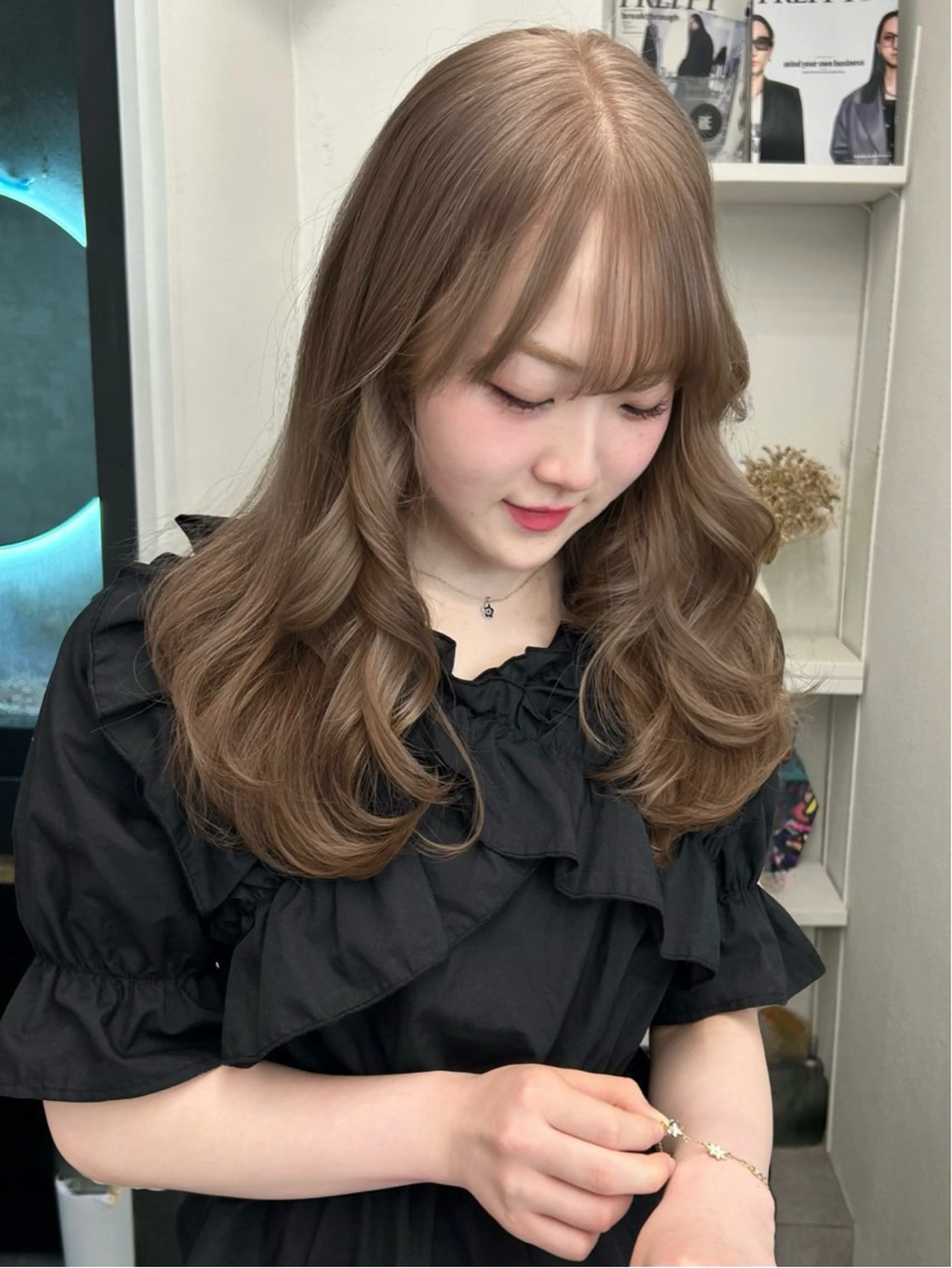 ロング カラー アッシュ アッシュブロンド ブロンド ブラウンカラー オリーブグレー ヘアカラー トリートメント PELE所属・💍透明感 💖艶ミルクティーのヘアスタイル