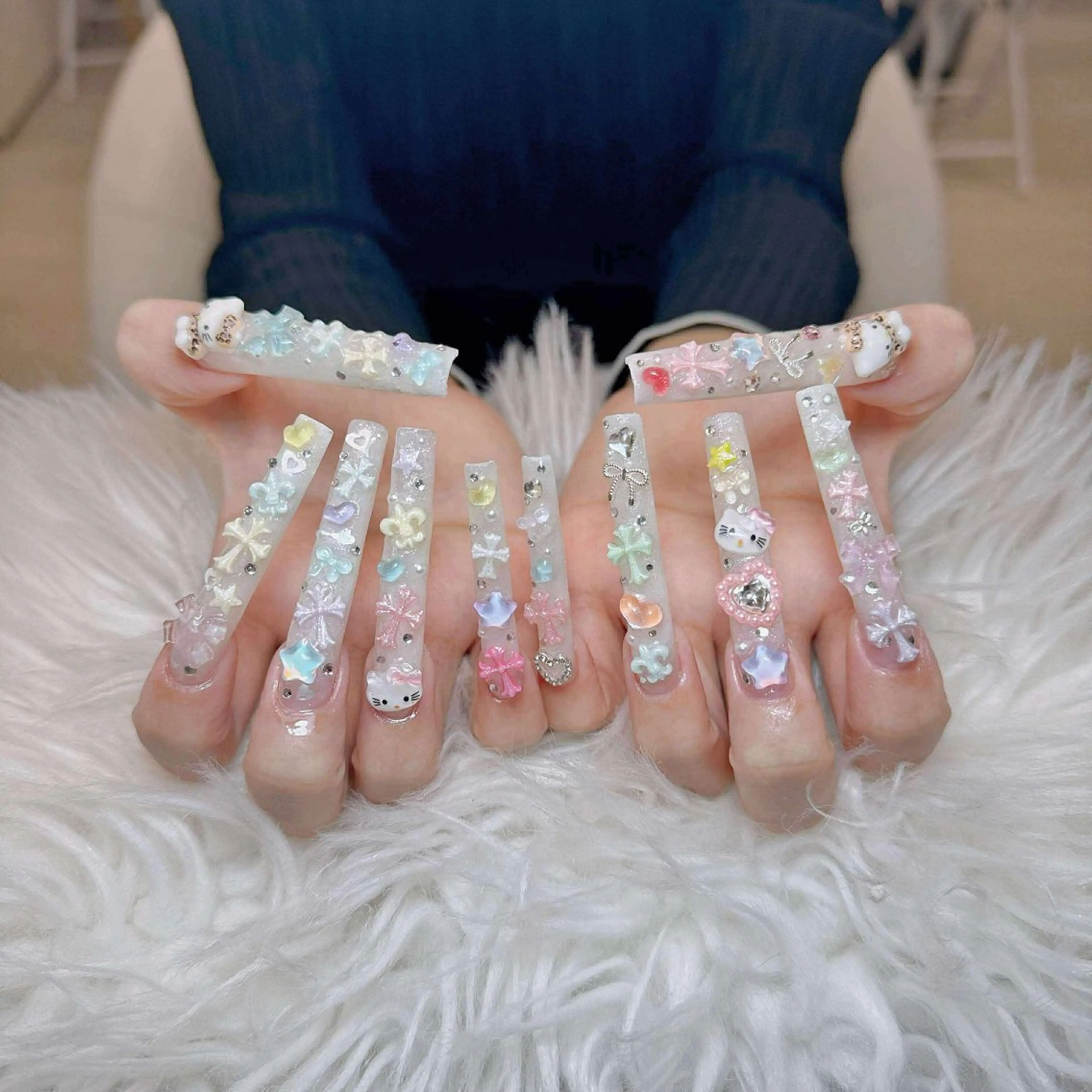 ネイル アートネイル オーロラネイル チークネイル 長さ出し フットネイル HaNa_ Noiranailのネイルデザイン