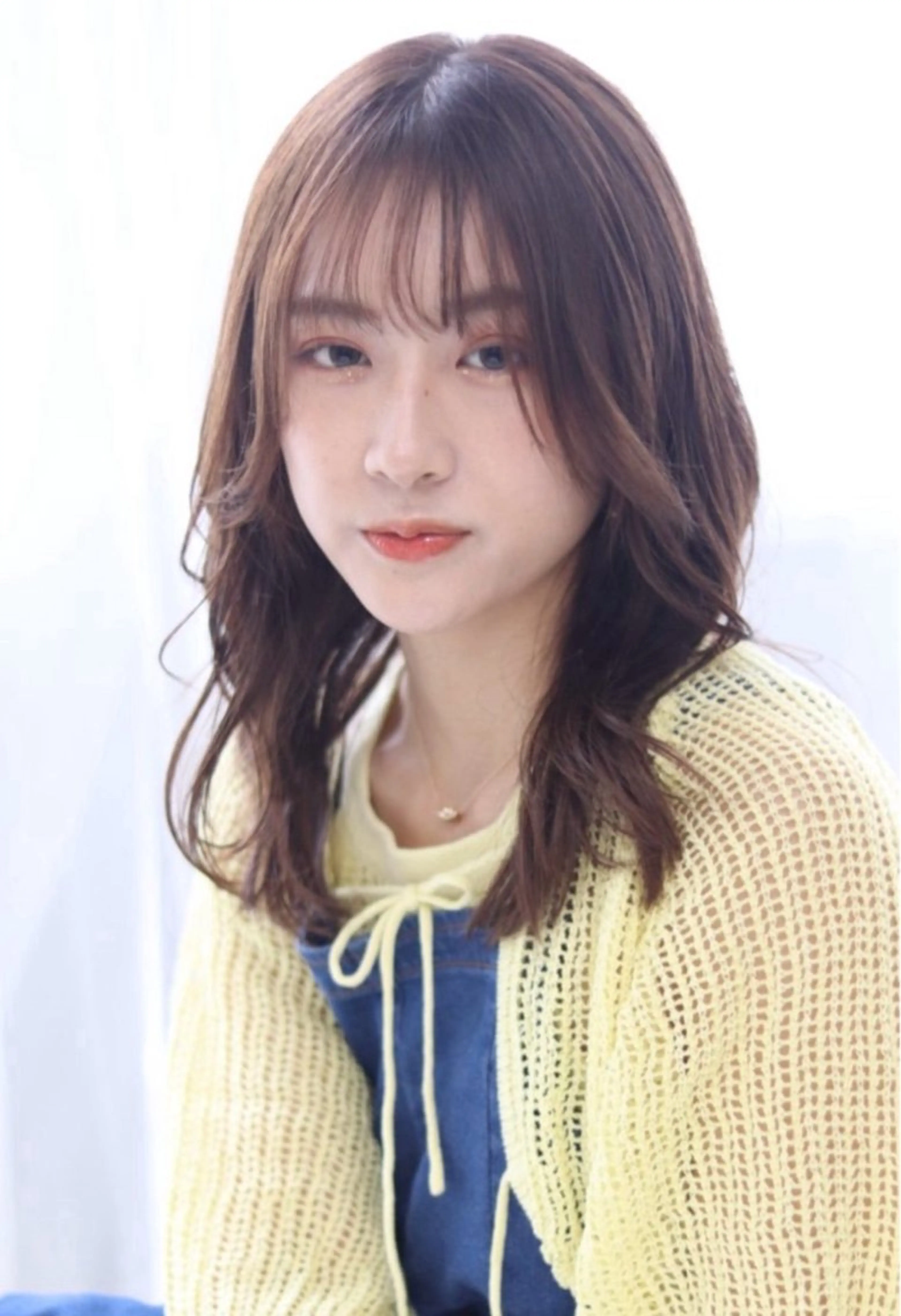 ミディアム カラー 小磯 維織のヘアスタイル