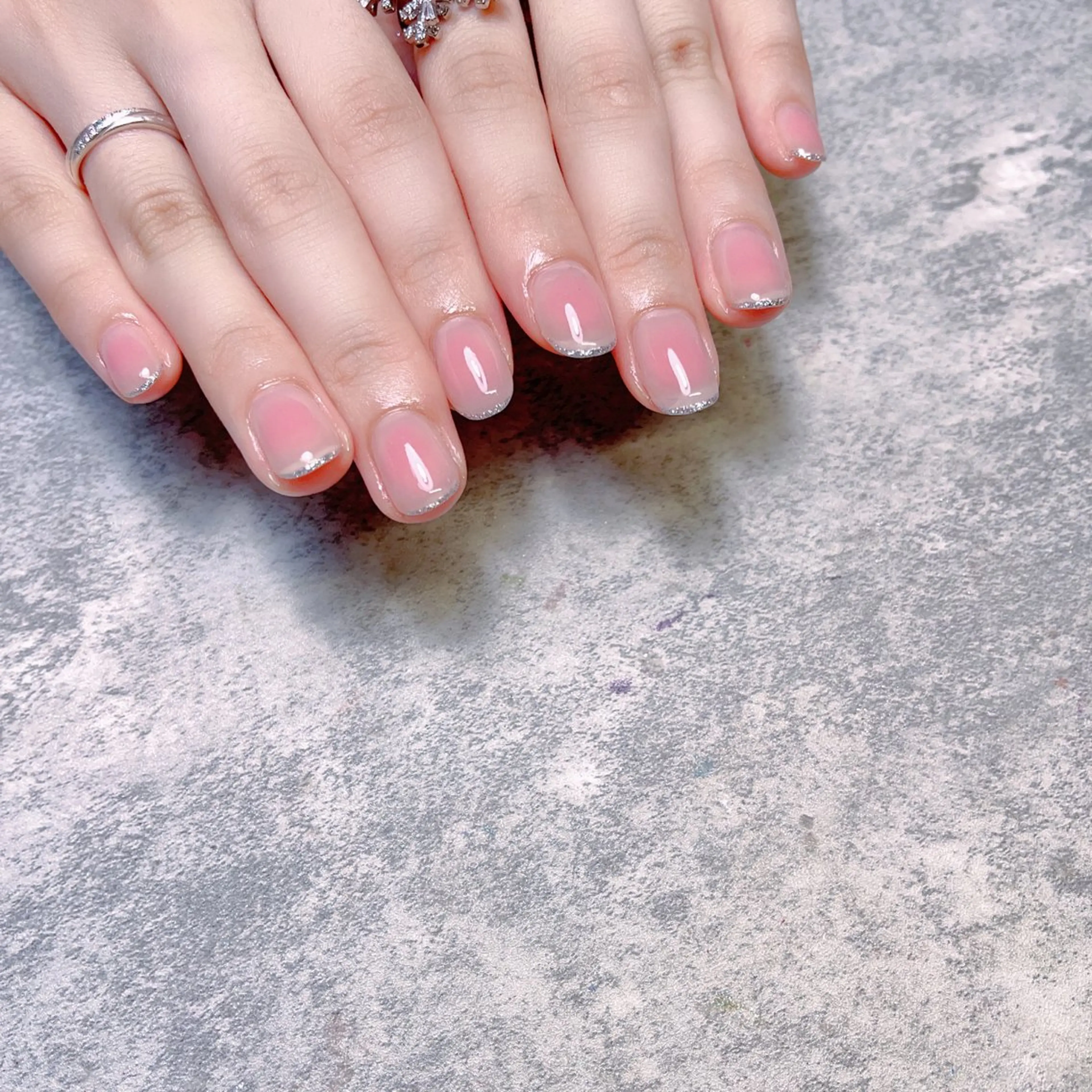 ミディアム ハンドネイル めぐみのネイルサロン スタッフ練習のネイルデザイン