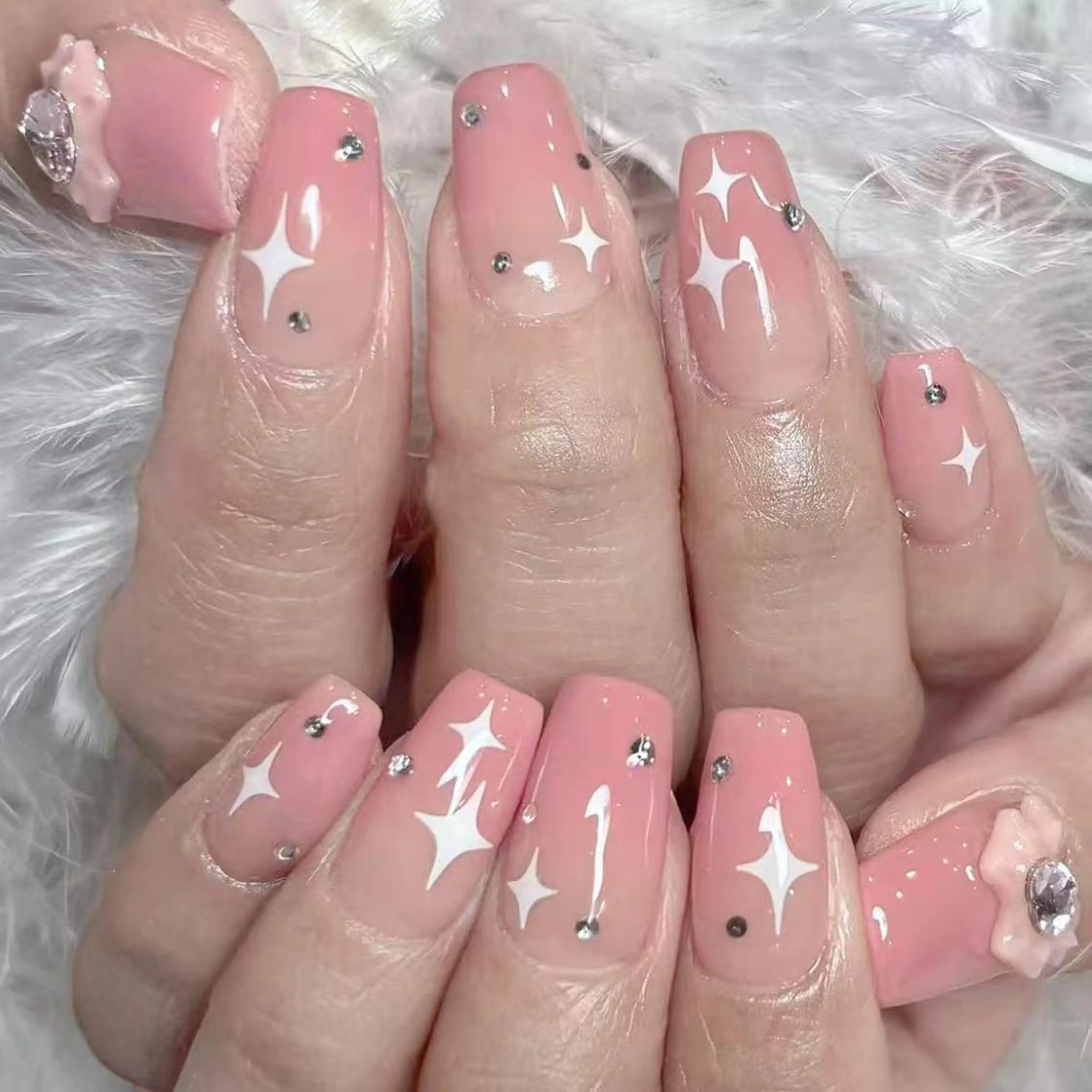 ネイル アートネイル オーロラネイル フラッシュネイル ガーリー キラキラネイル リナ 💅のネイルデザイン