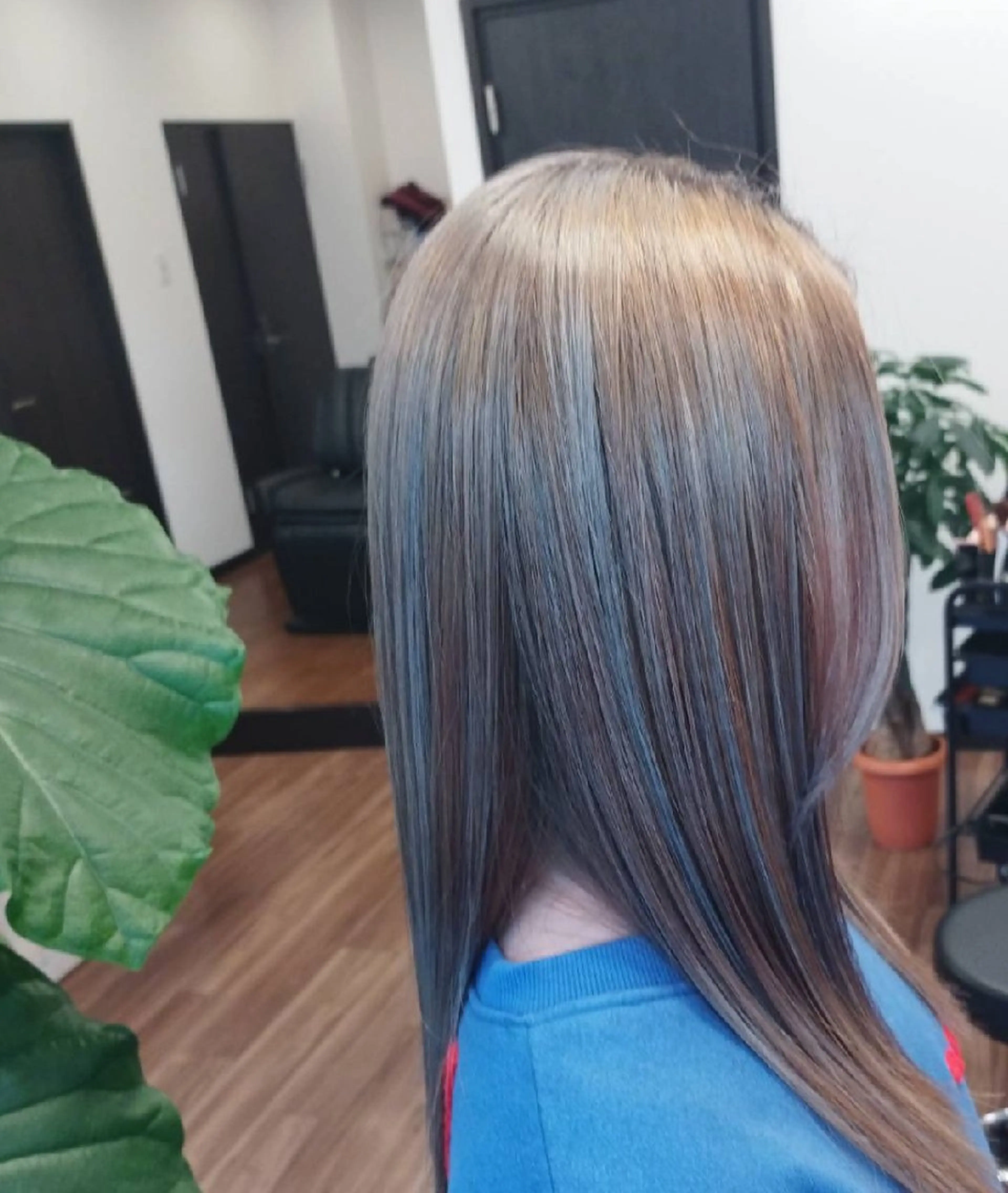 カラー アッシュ ブリーチ トータル   ビューティー アイズのヘアスタイル