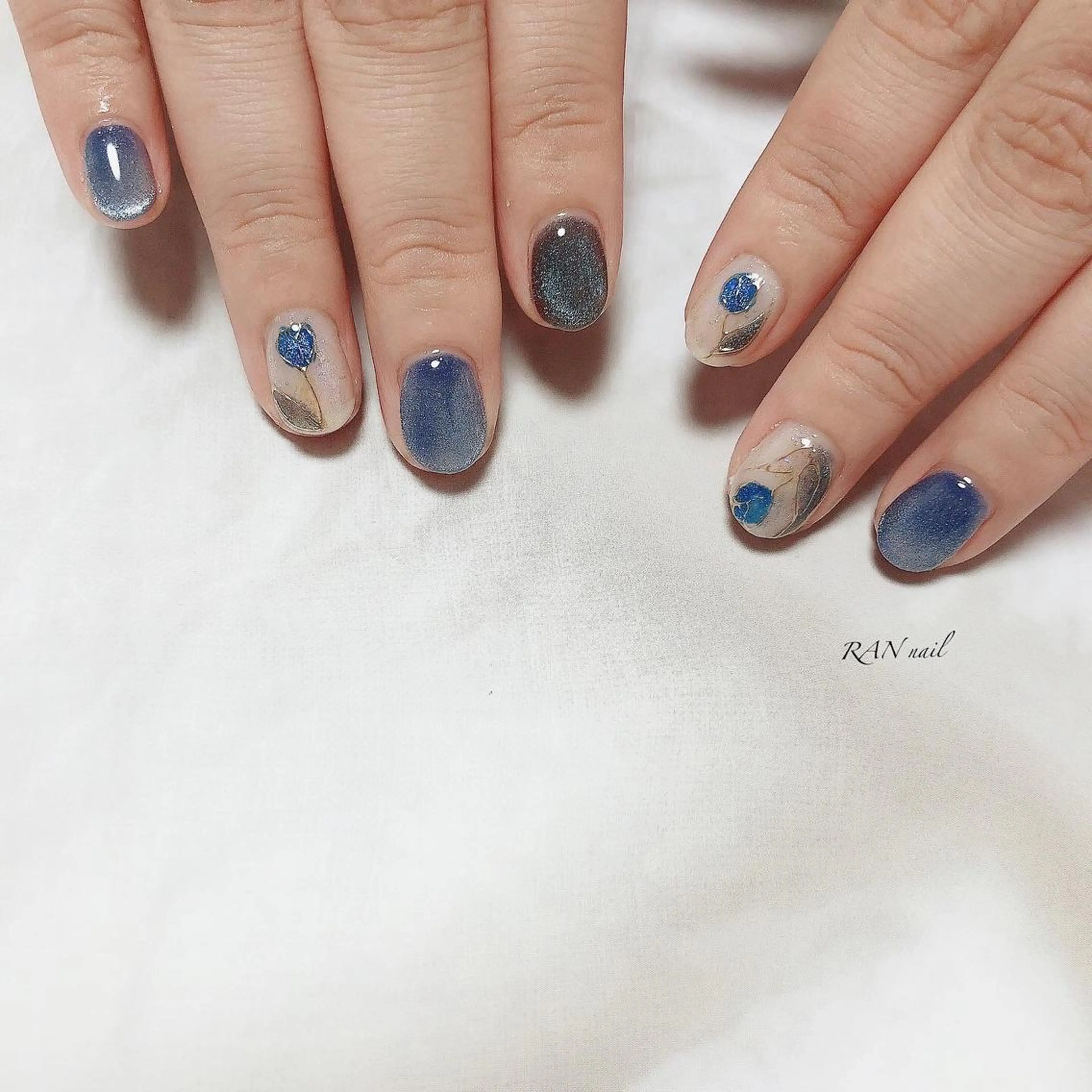 ネイル ブルー フラワーネイル キラキラネイル マグネットネイル オフィスネイル RAN nailのネイルデザイン