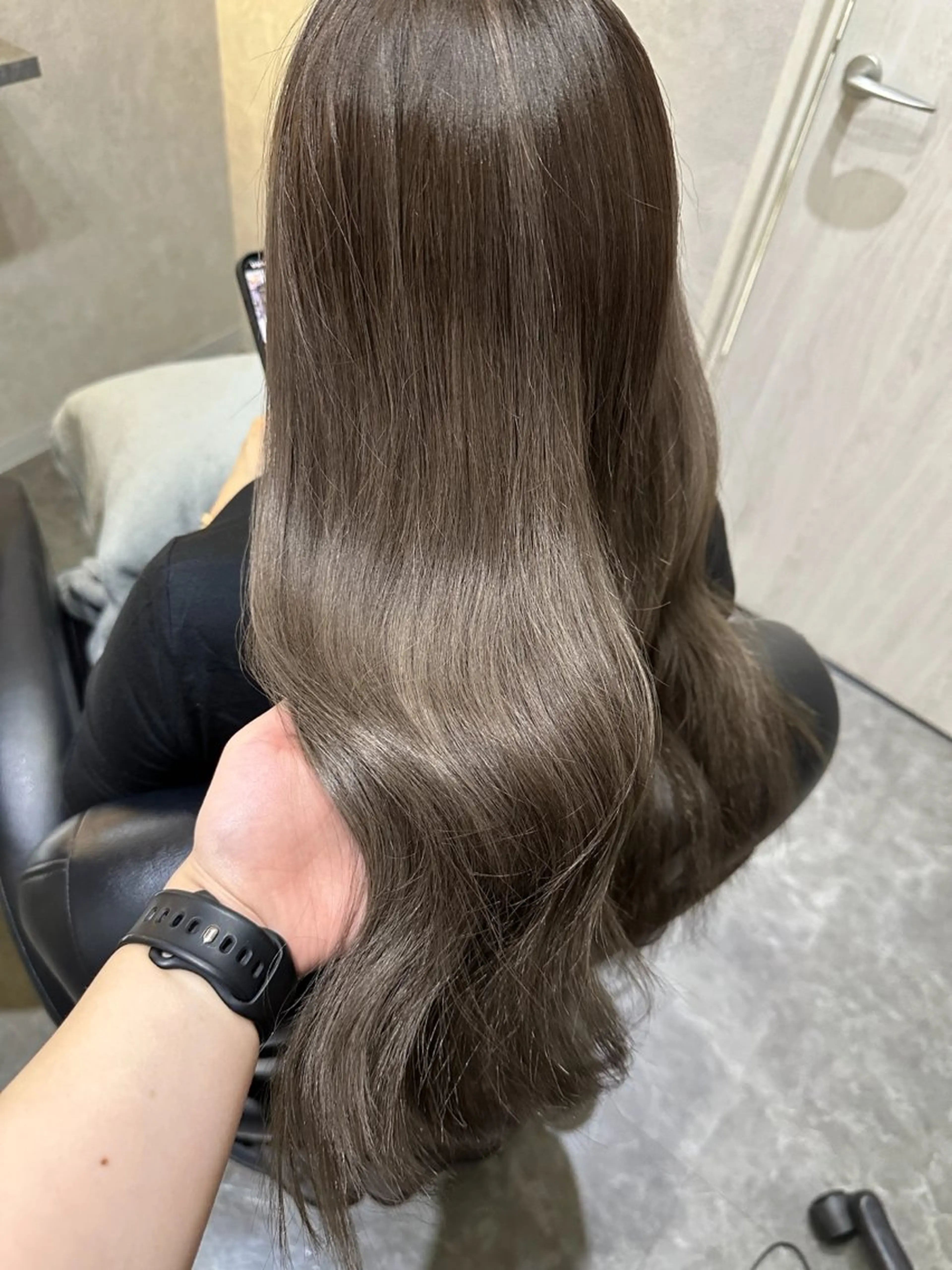 ロング カラー ミルクティー・ピンク 甘モテカラー/emaのヘアスタイル