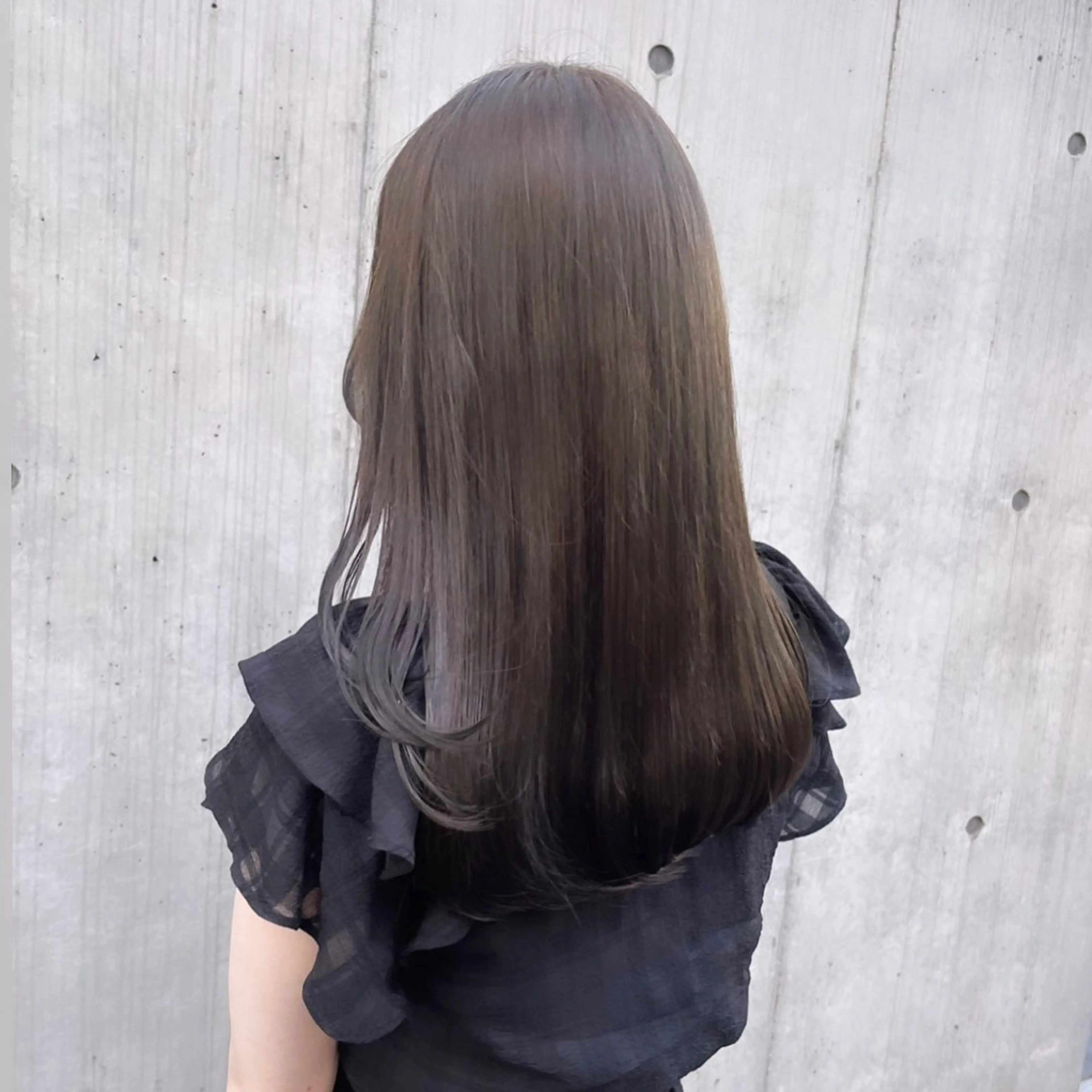 ミディアム カラー ベージュカラー ブラウンカラー 透明感カラー グレージュ オリーブベージュ ヘアカラー トリートメント ヘッドスパ ヘアセット カジュアルを女っぽく 𝗮𝘆𝗮𝗰𝗼のヘアスタイル