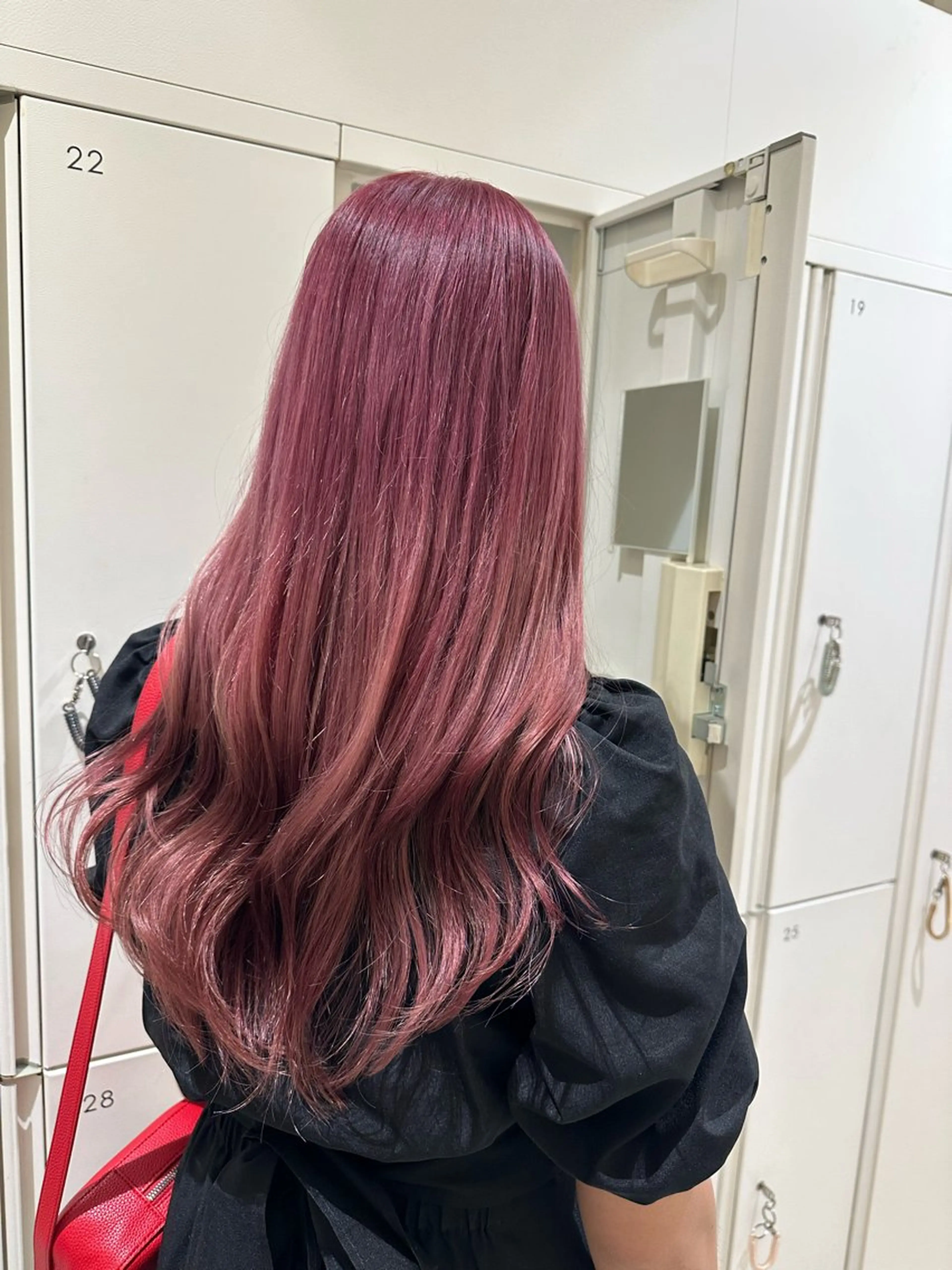 ロング カラー タイトボブ個性派カラ ーAKANEのヘアスタイル
