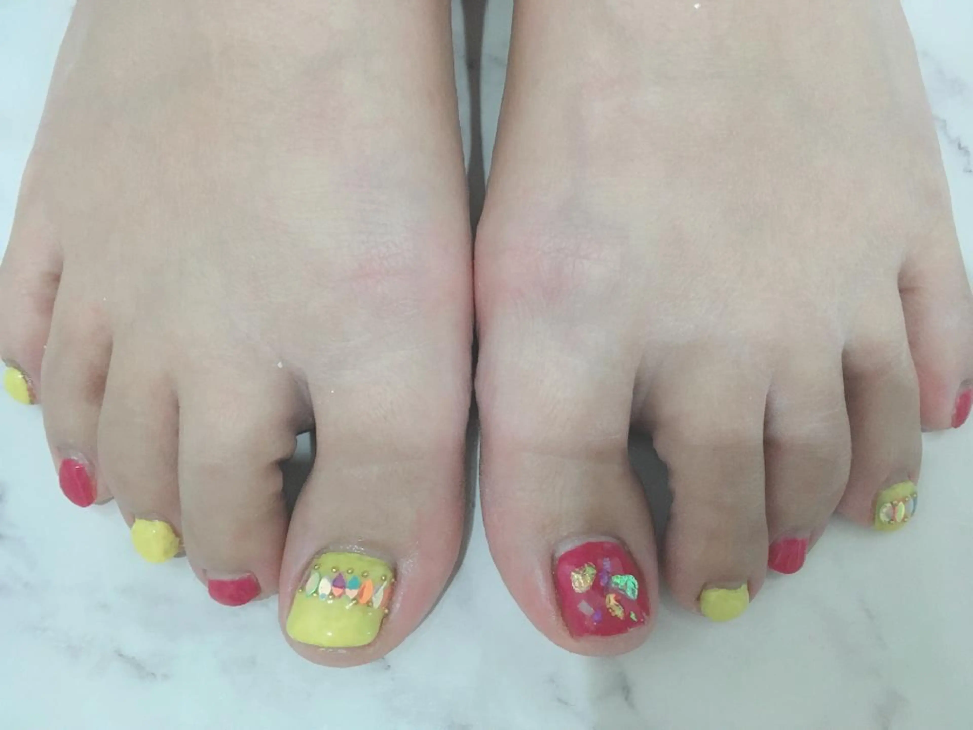 ネイル アートネイル 長さ出し フラワーネイル フットネイル ジェルネイル フットネイル ネイル＆フラワーサロン〜Ri✦hiro〜鳥栖店所属・HIRATA RIEのネイルデザイン