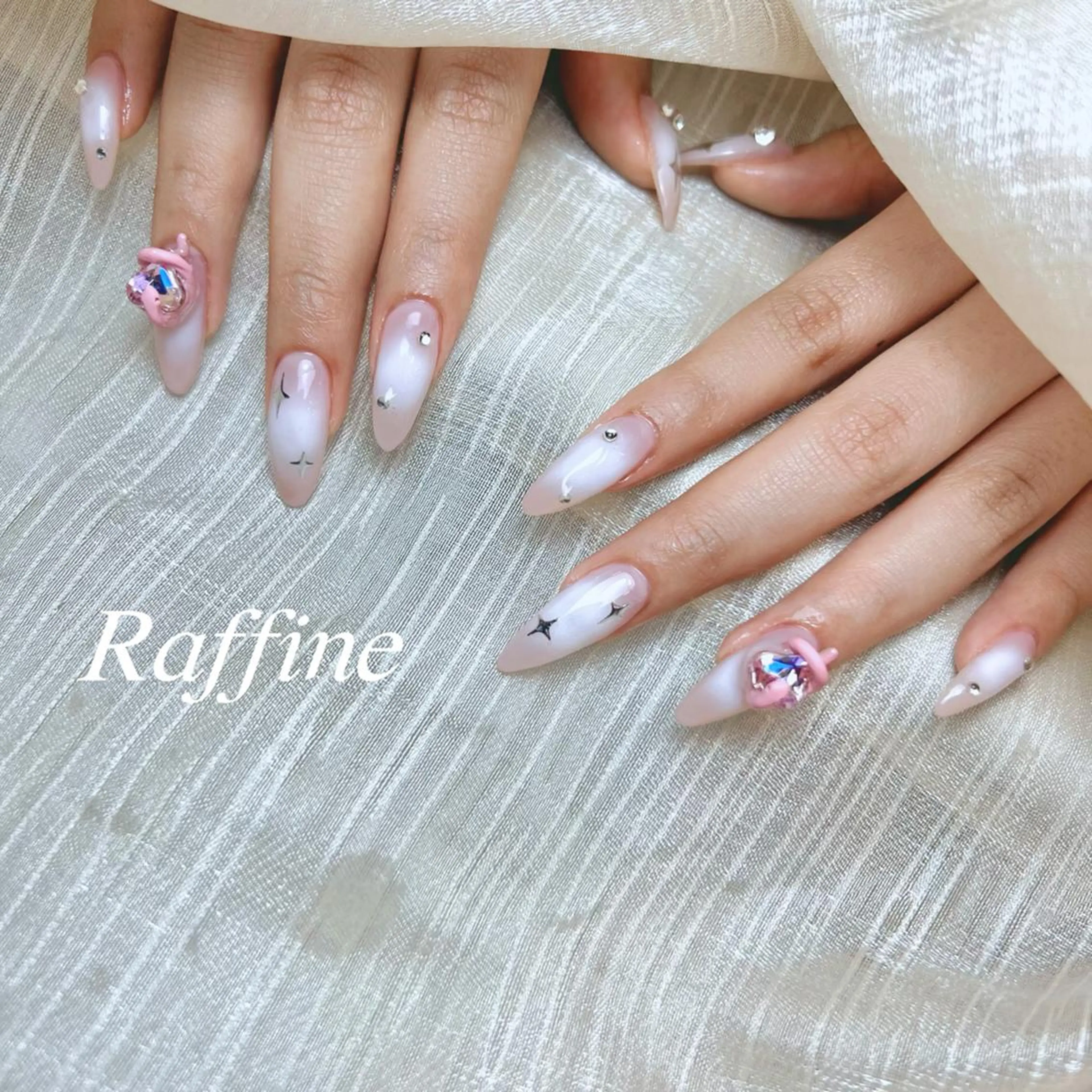ネイル ハンドネイル フットネイル ハンドケア RAFFINE haru🦋🩵のネイルデザイン