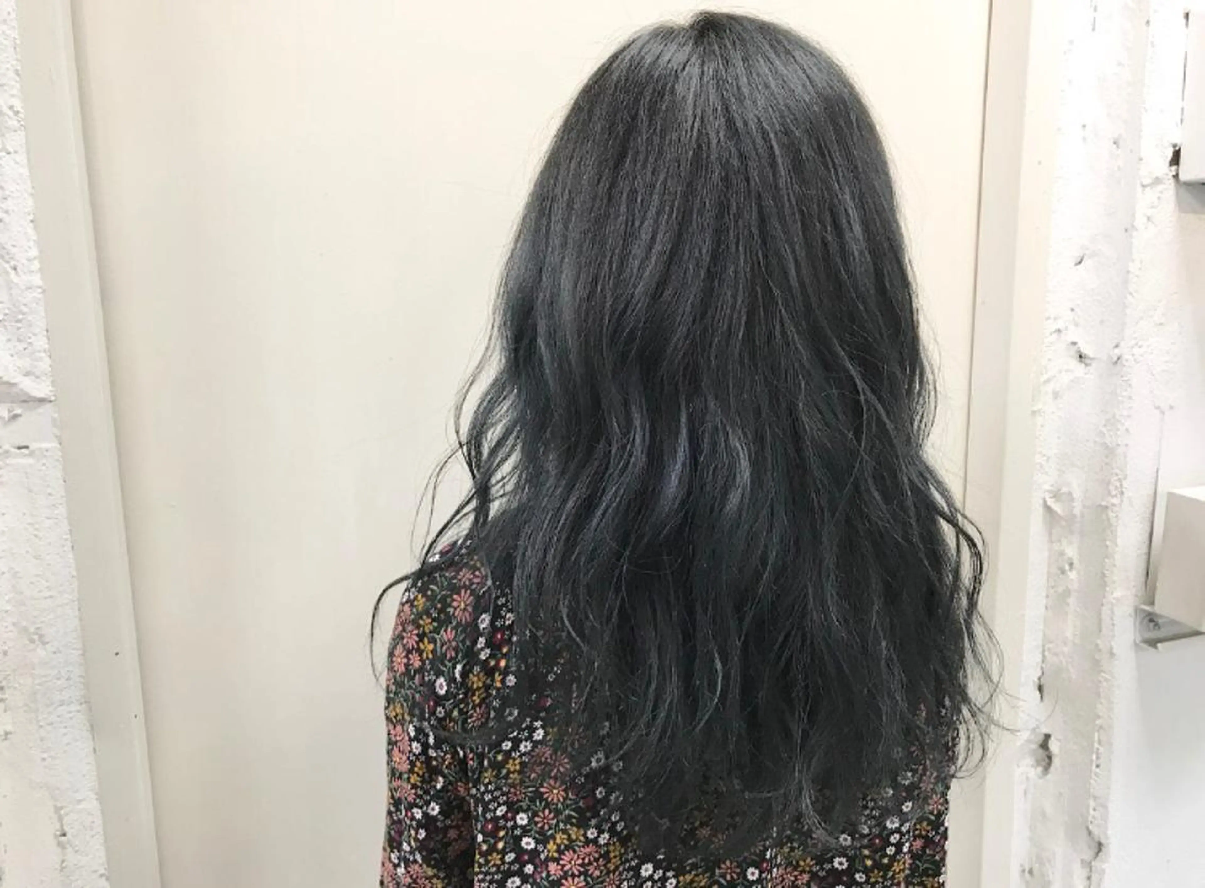 ロング カラー ネイビーカラー 韓国ヘア🇰🇷/ レイヤーカット✂︎のヘアスタイル