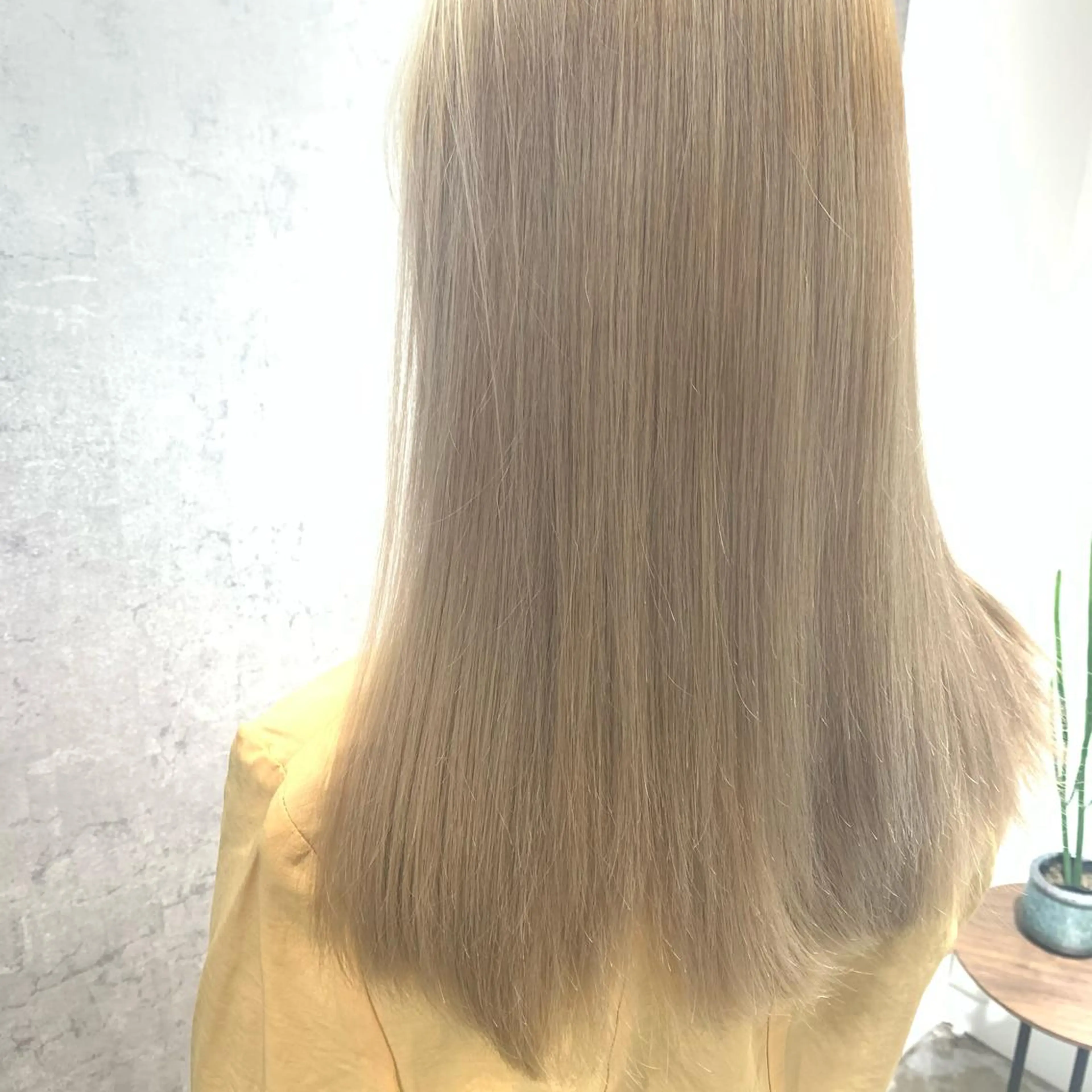 ミディアム カラー パーマ ヘアアレンジ メンズ キッズ ネイル マツエク・マツパ メンズブリーチ メンズハイライト メンズインナーカラー メンズ韓国風 アディクシーカラー 切りっぱなしヘアボブ ミディアムヘアRYOのヘアスタイル