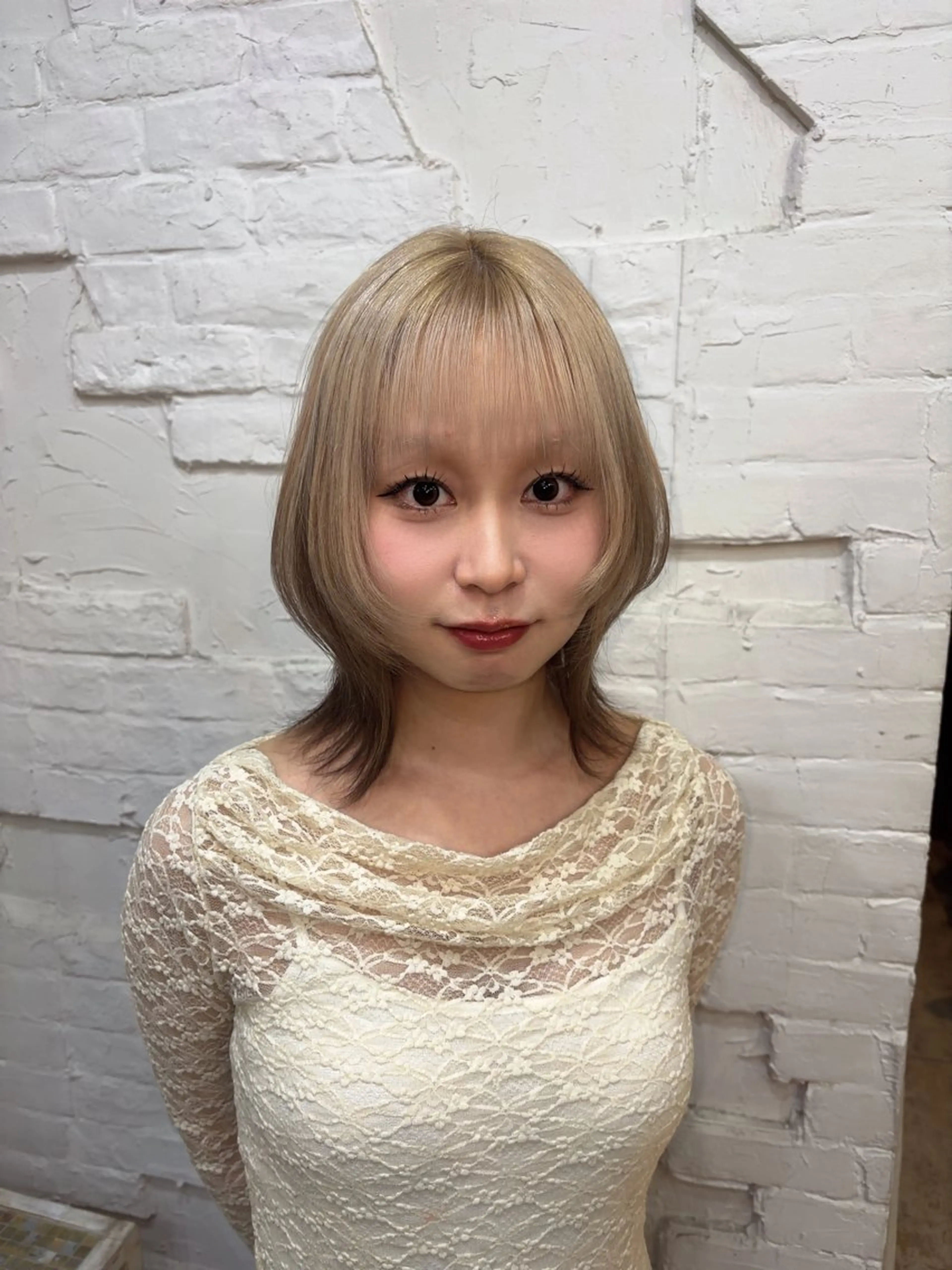 ミディアム カラー ベージュカラー ブリーチ デザインカラー ハイトーンカラー シルバー ヘアカラー トリートメント 艶髪/ハイトーン/ ヘアセット/モエノのヘアスタイル
