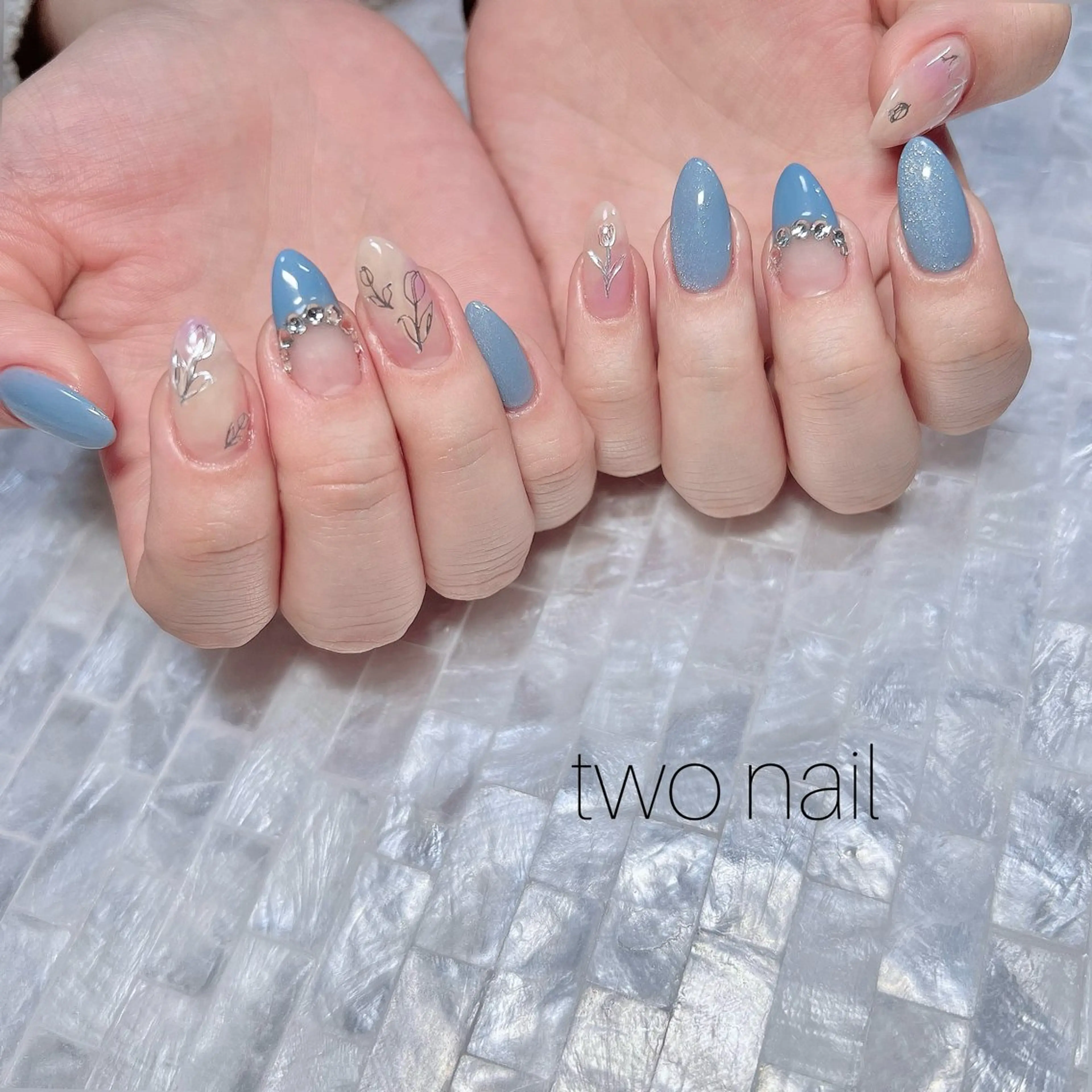 ネイル キラキラネイル マグネットネイル ネイルチップ ホワイト ハンドネイル two nailのネイルデザイン