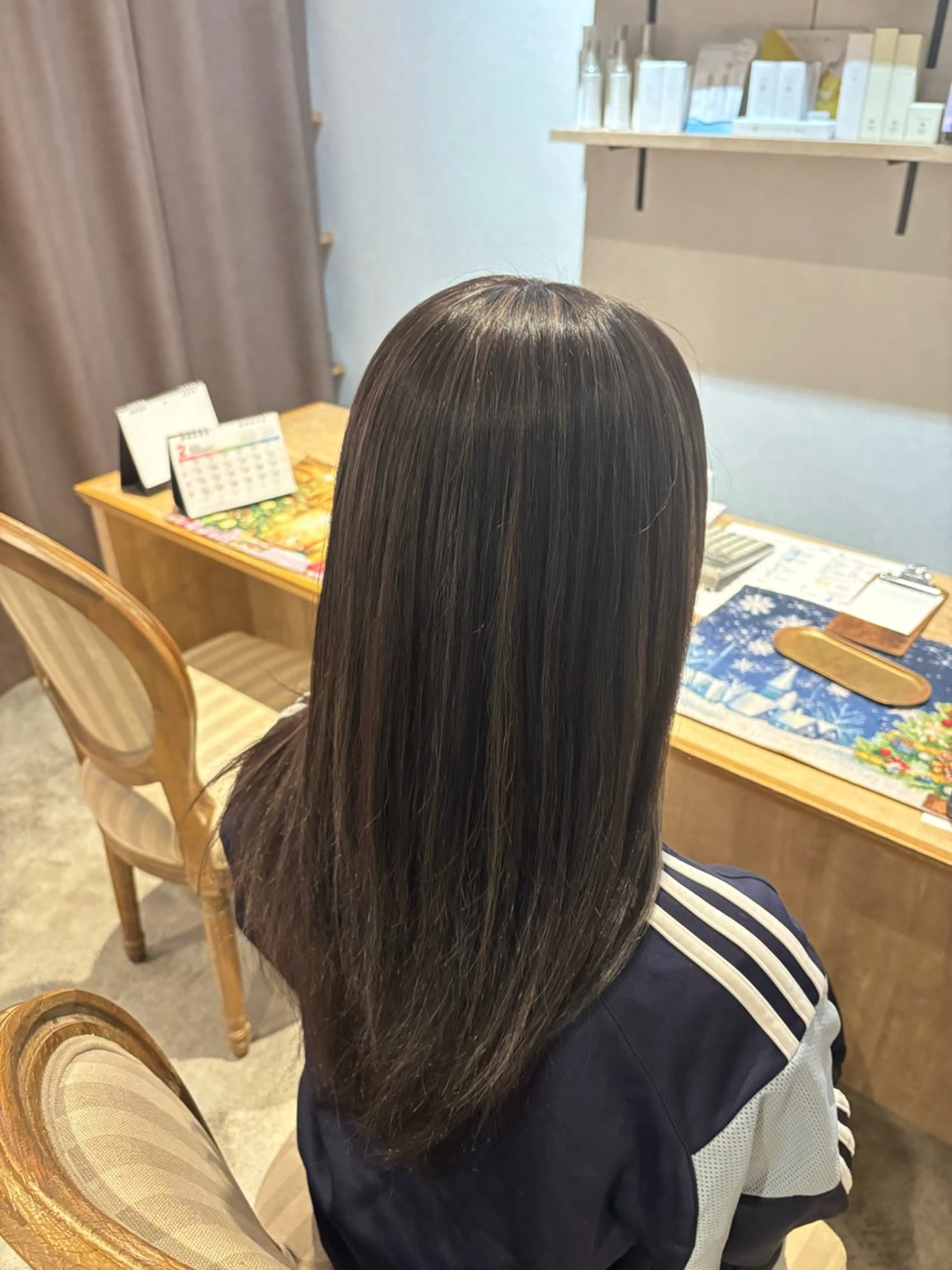セミロング ハイライト 河田 綺香のヘアスタイル