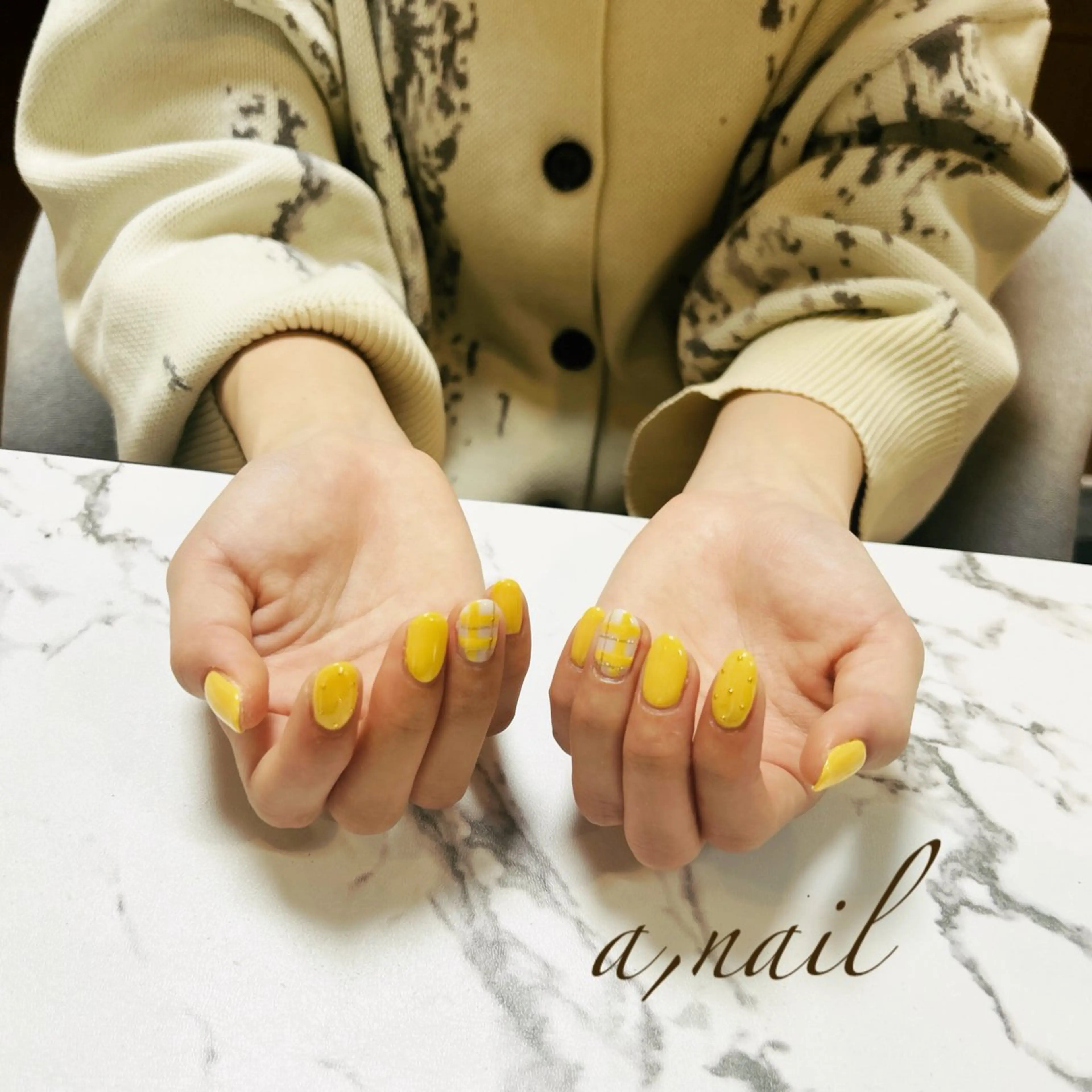 ネイル ドット ワンカラーネイル シンプルネイル ハンドネイル ネイルサロン エーネイルのネイルデザイン