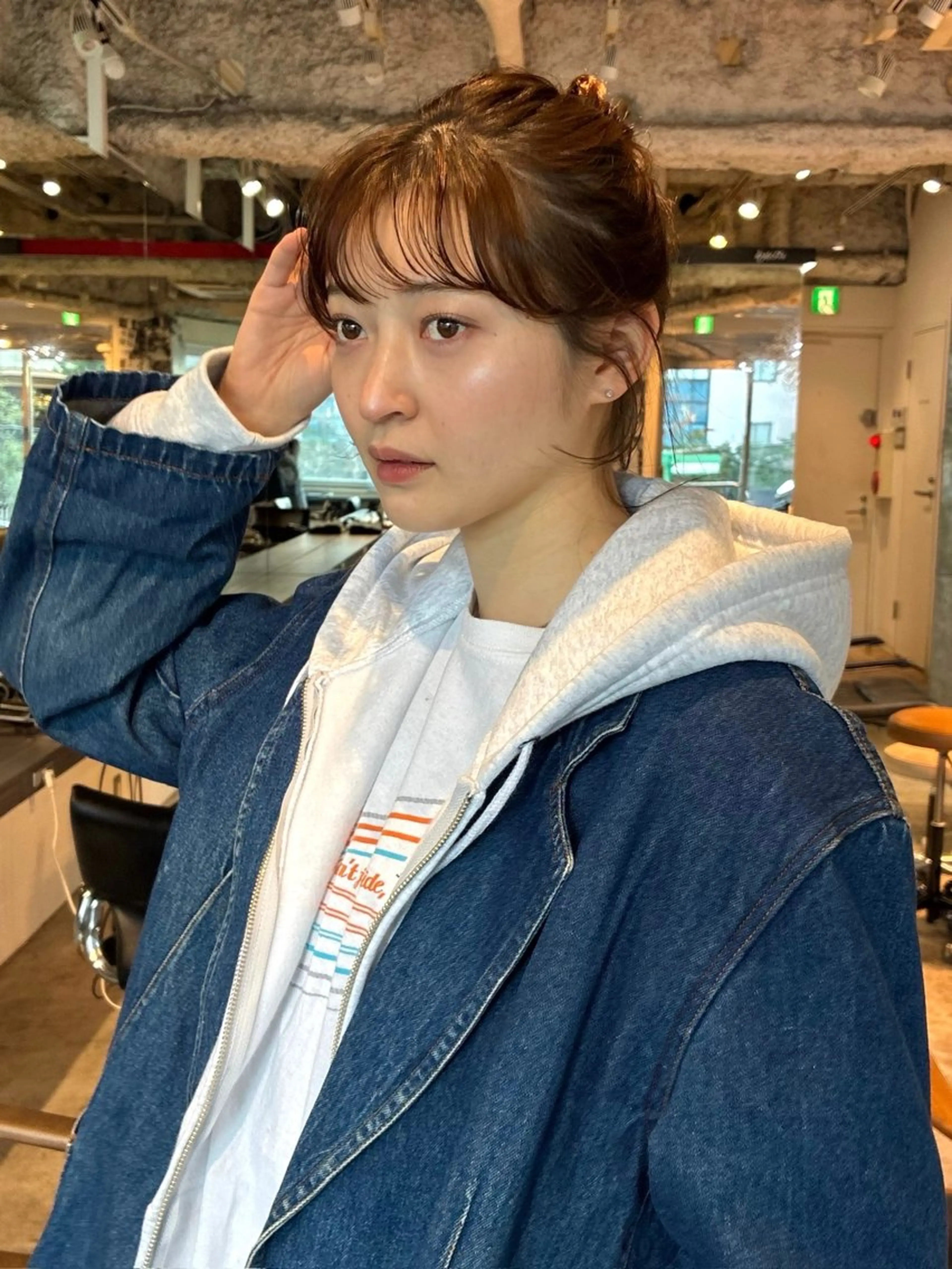 セミロング パーマ ヘアアレンジ お団子ヘア 渋谷/ kannaのヘアスタイル