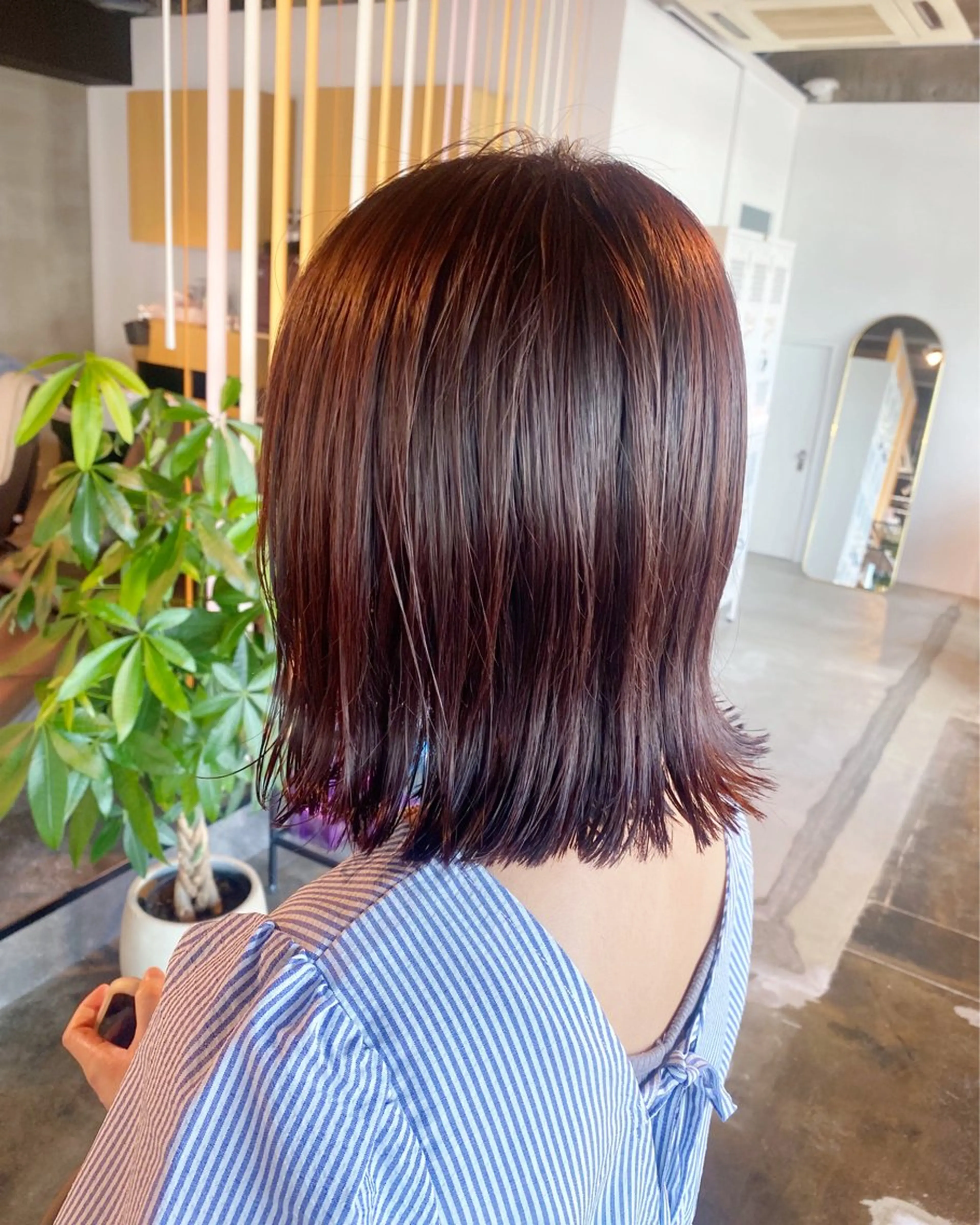 ミディアム カラー ボブ 外ハネヘア 安藤 結花のヘアスタイル