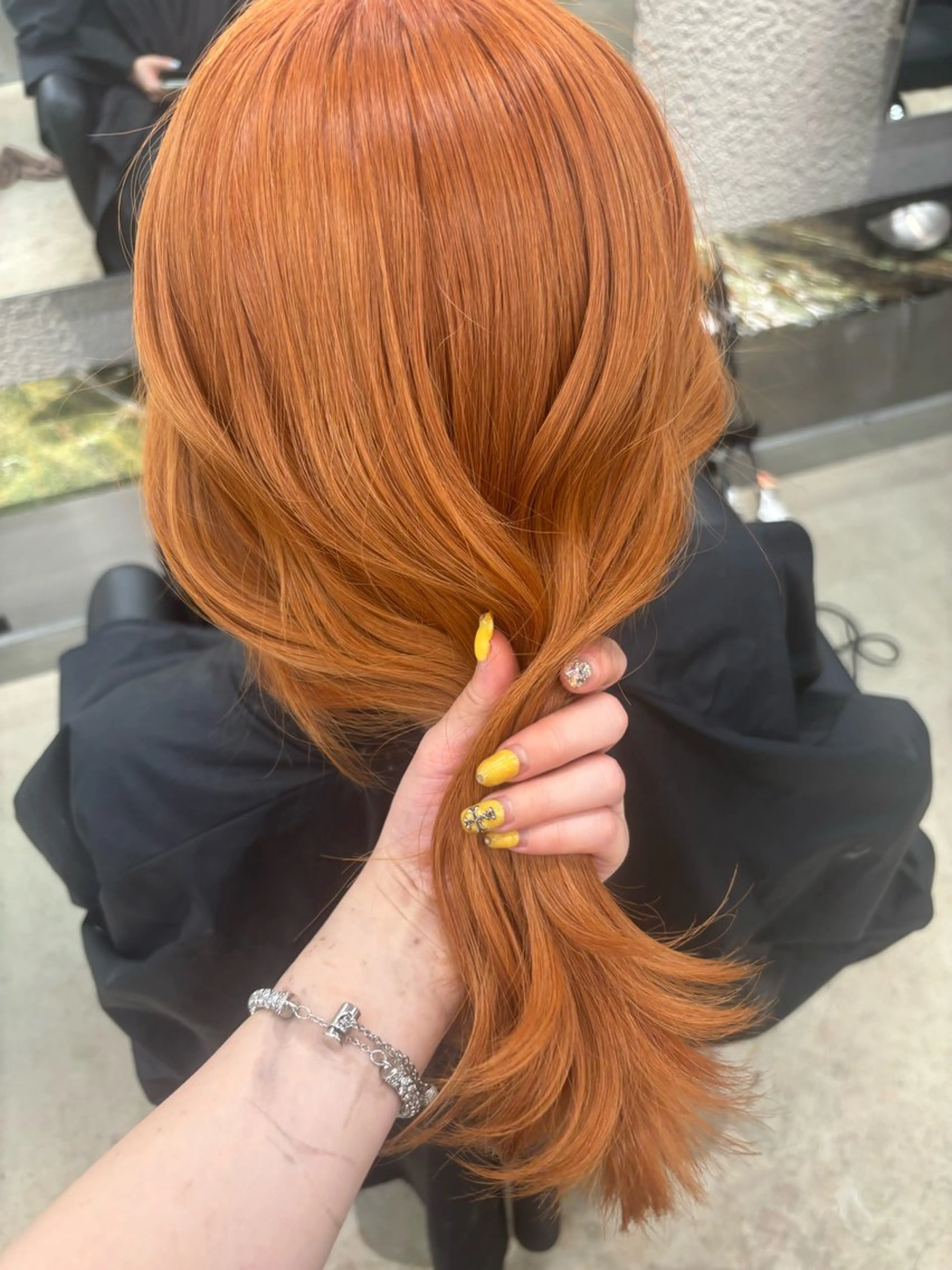 ミディアム カラー ブリーチ ケアブリーチ オレンジ PELE  渋谷 airiのヘアスタイル