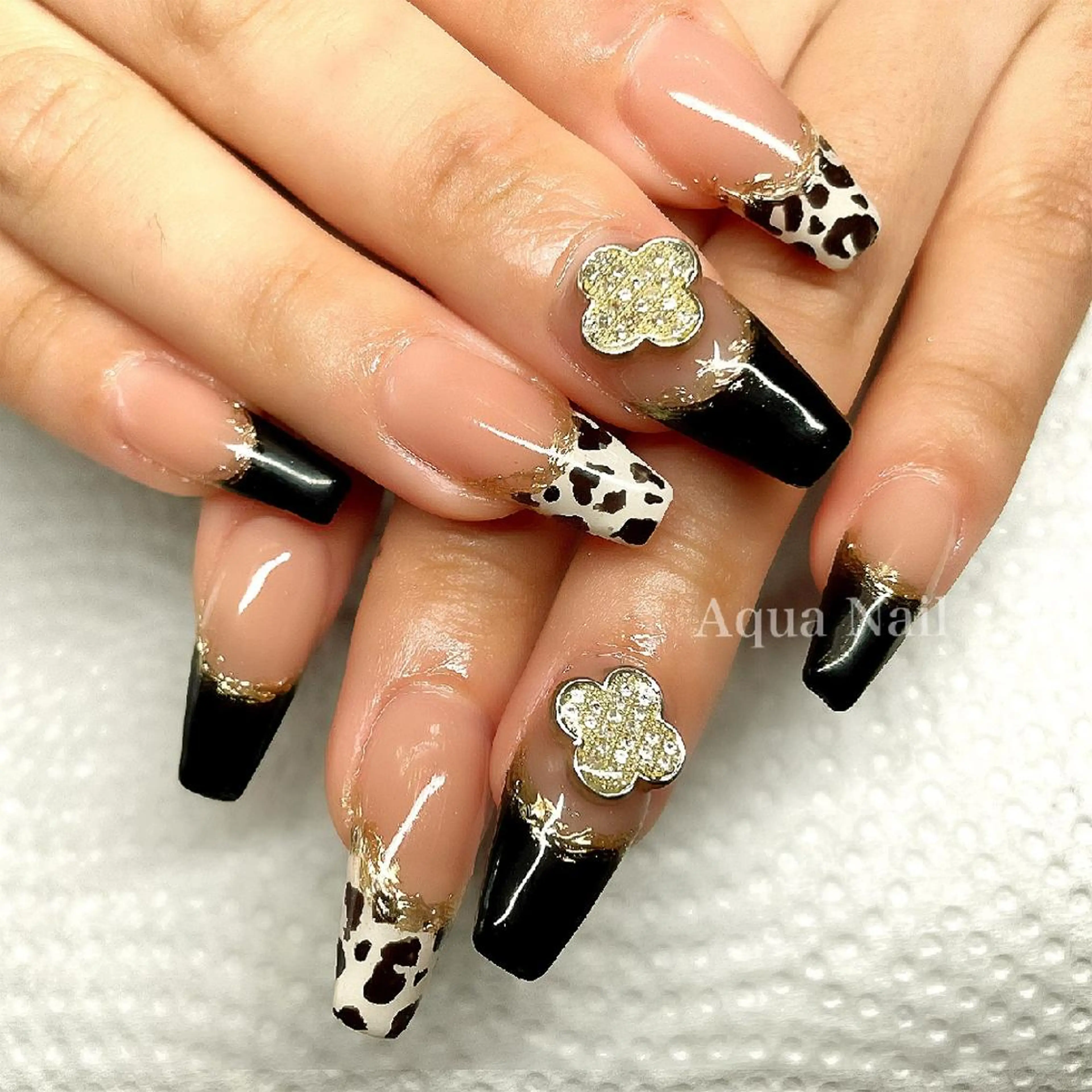 ネイル アニマル柄 フレンチネイル ハンドネイル フットネイル AQUA NAILのネイルデザイン