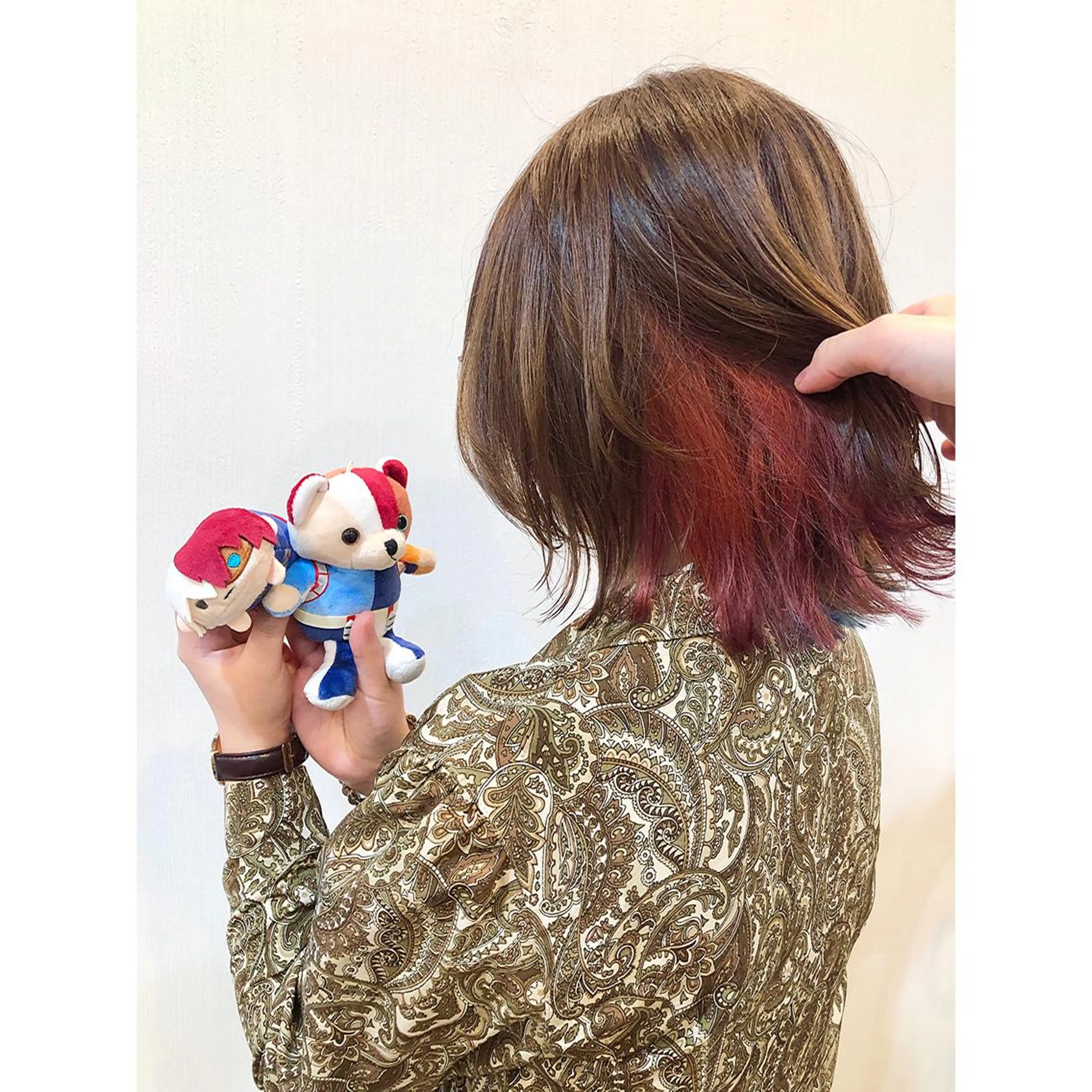 ミディアム カラー ブリーチ デザインカラー ダブルカラー インナーカラー レッドカラー 推しカラー✨ オタク美容師ユウカのヘアスタイル