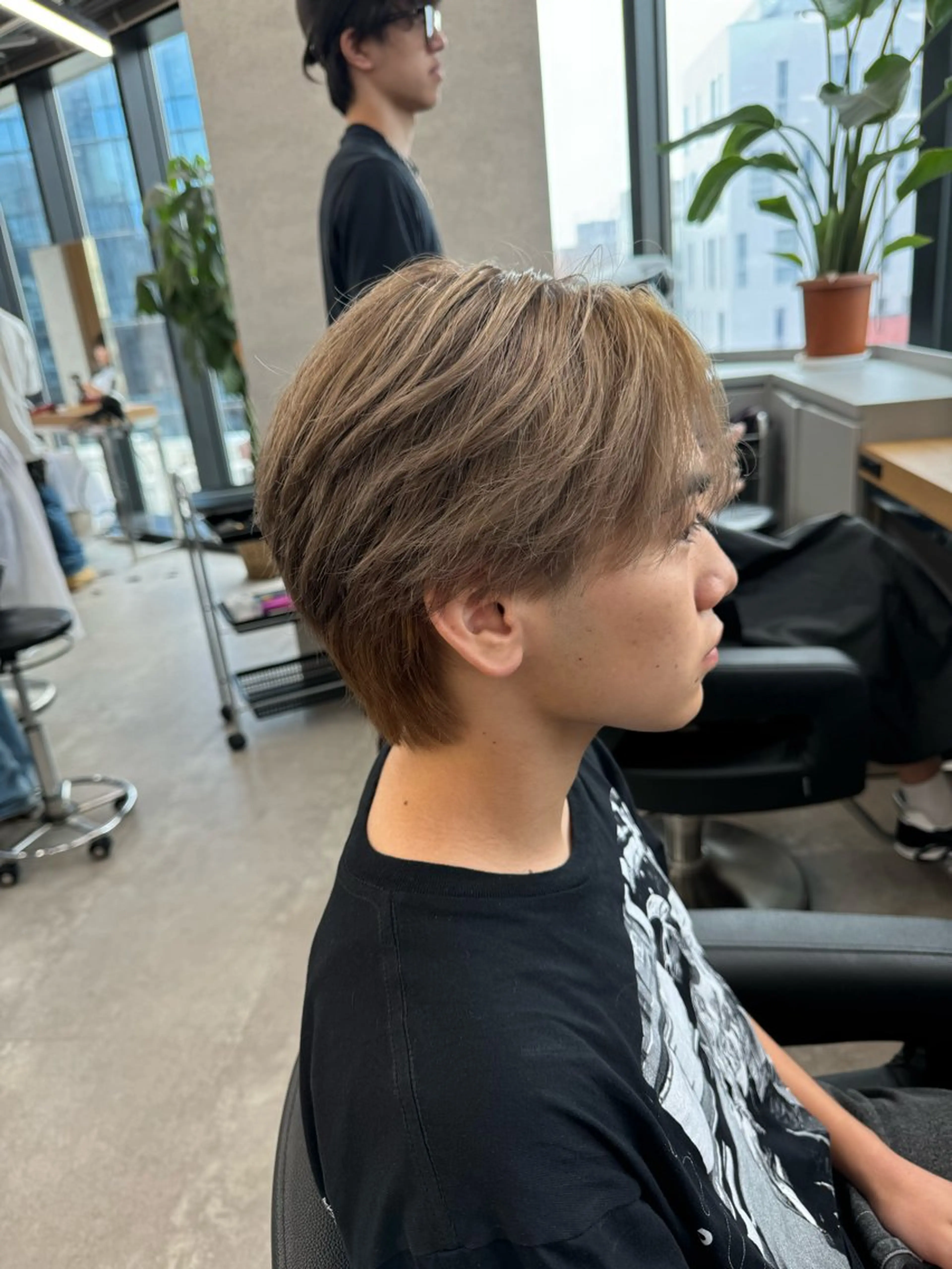 ショート カラー パーマ ヘアアレンジ メンズ センターパート マッシュ メンズパーマ スペインカール スパイキーショート カット ヘアカラー トリートメント ヘッドスパ ヘアセット スパイキー/フェザー /波巻き/かいとのヘアスタイル