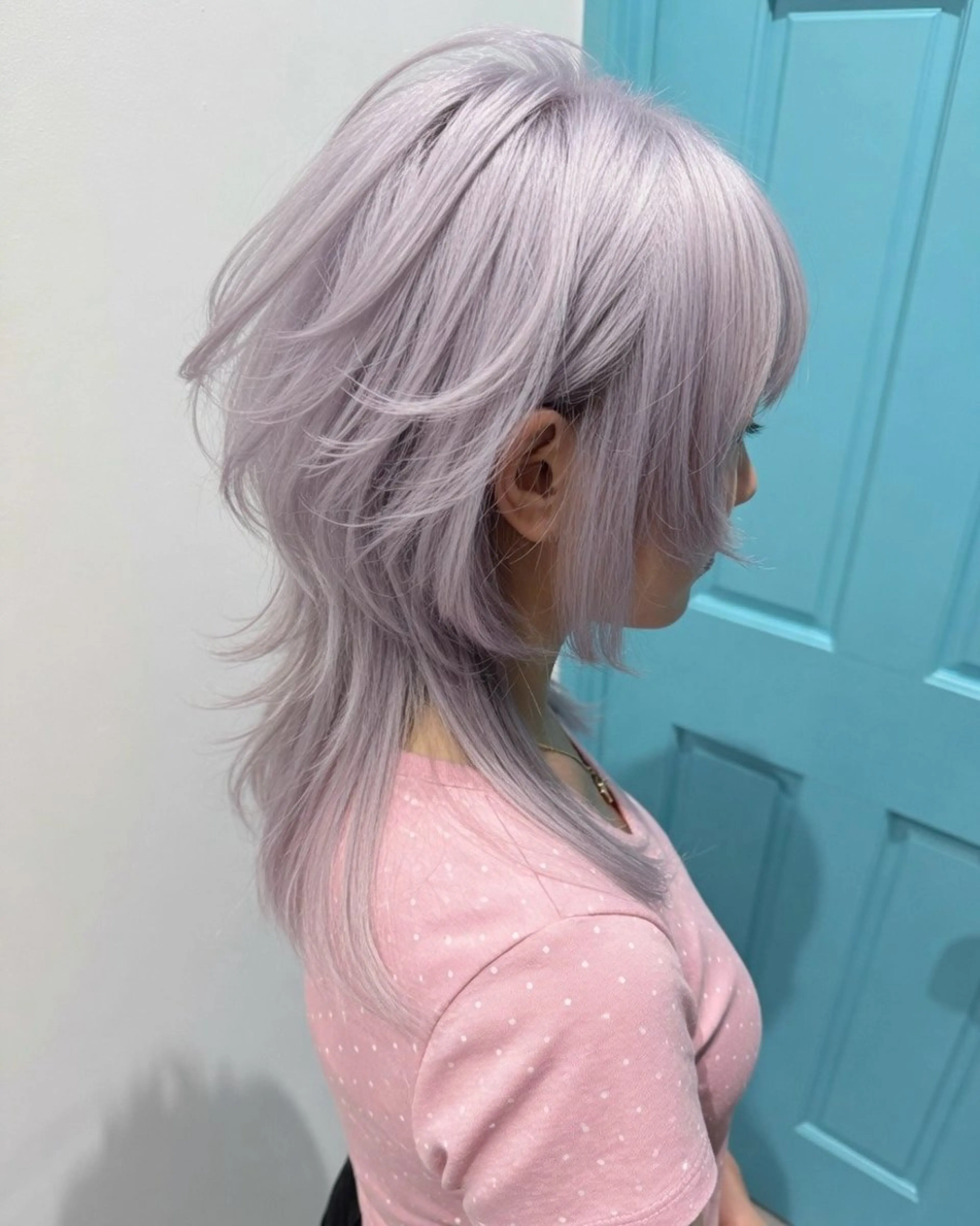 ミディアム カラー ヘアアレンジ ベージュカラー ラベンダーカラー ラベンダーベージュ レイヤーカット ウルフカット カット ヘアカラー ハイトーン特化🤍 浦住のヘアスタイル