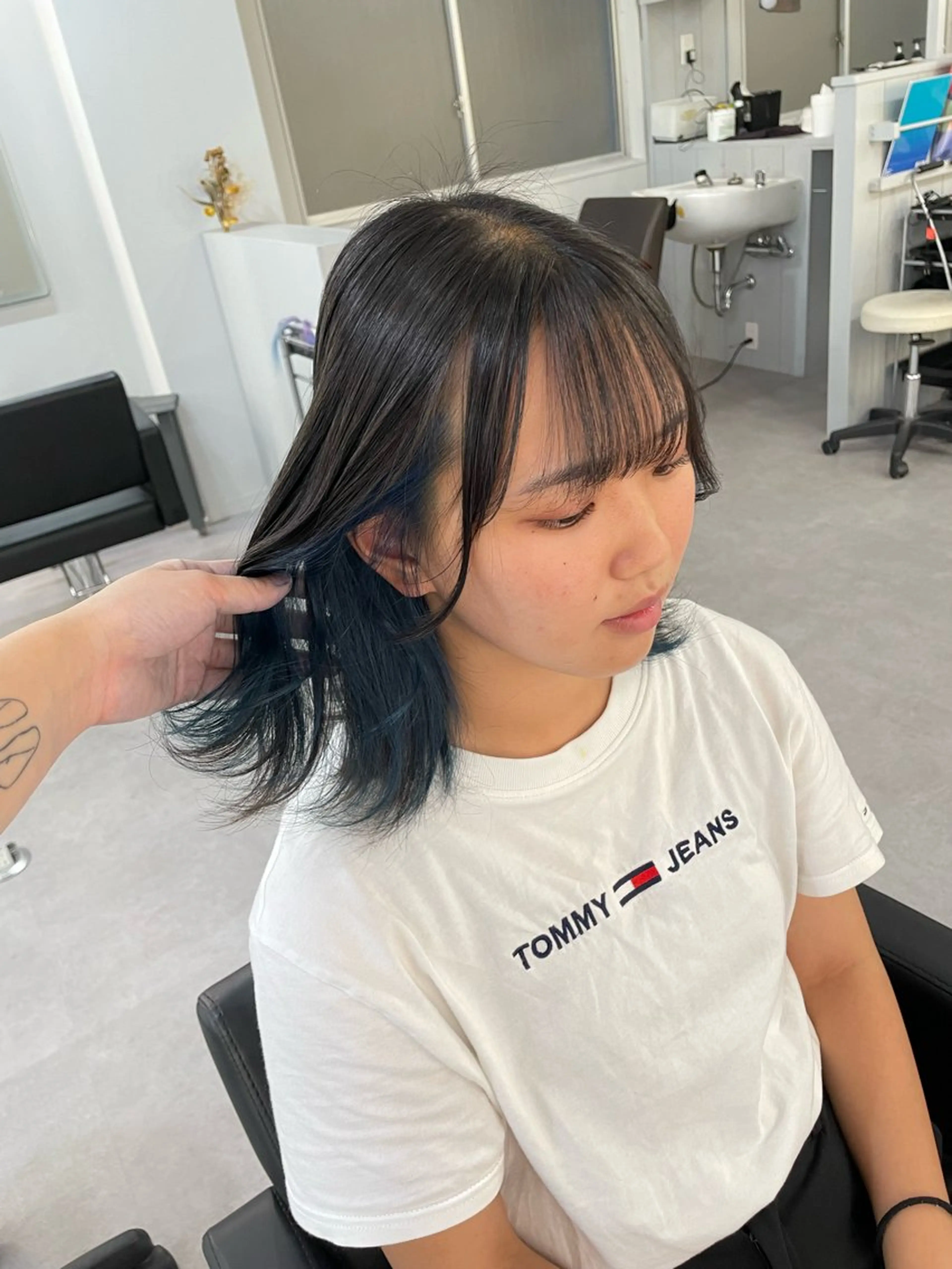 ミディアム カラー ブルーカラー デザインカラー インナーカラー Cielro/ダブル カラー/西田咲希のヘアスタイル