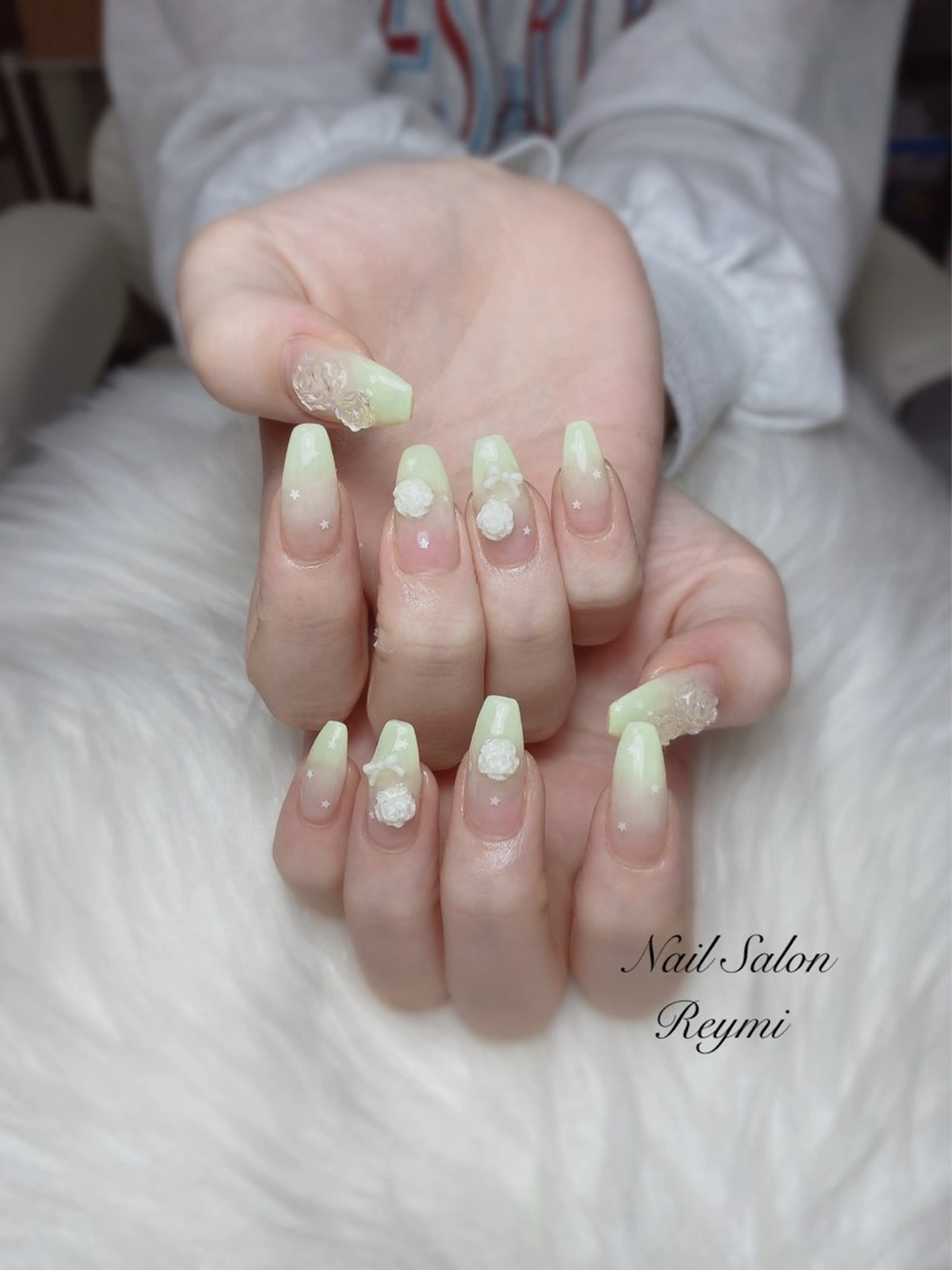 ネイル グラデーション 黄色 ハンドネイル 佐藤 帆乃香のネイルデザイン