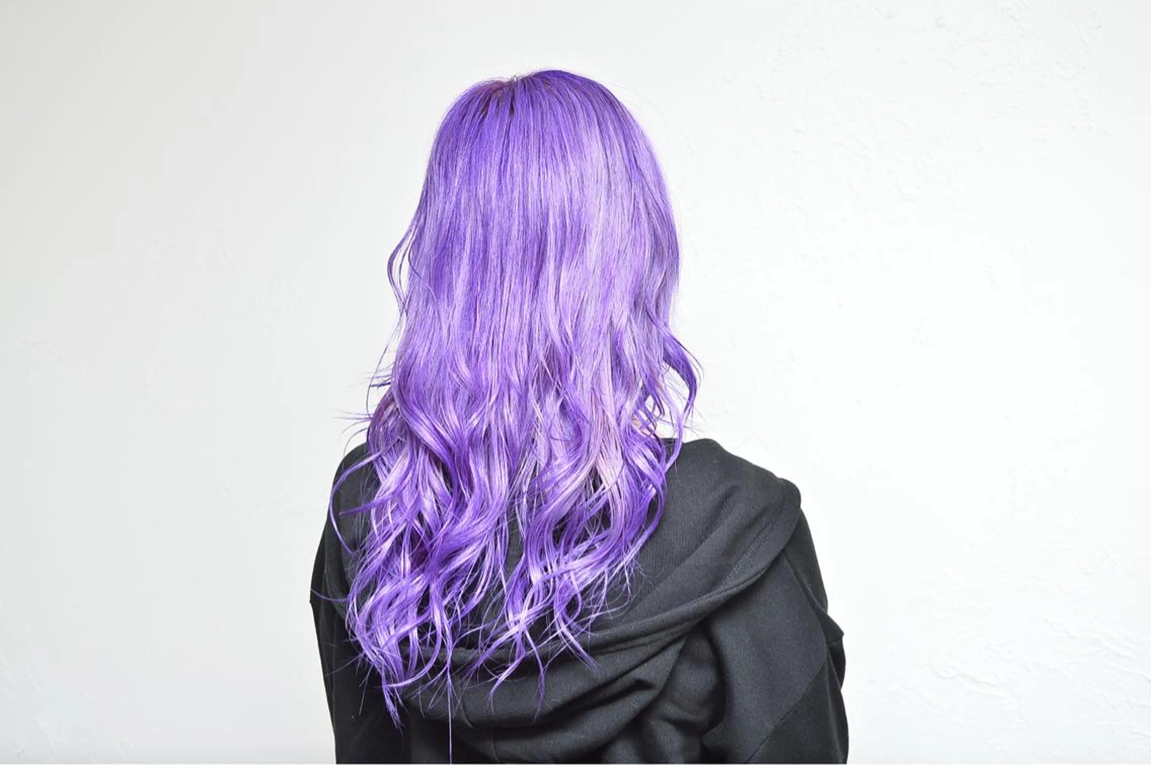 《原色系カラー》ブリーチ+マニックパニック+艶トリートメントサービスの写真