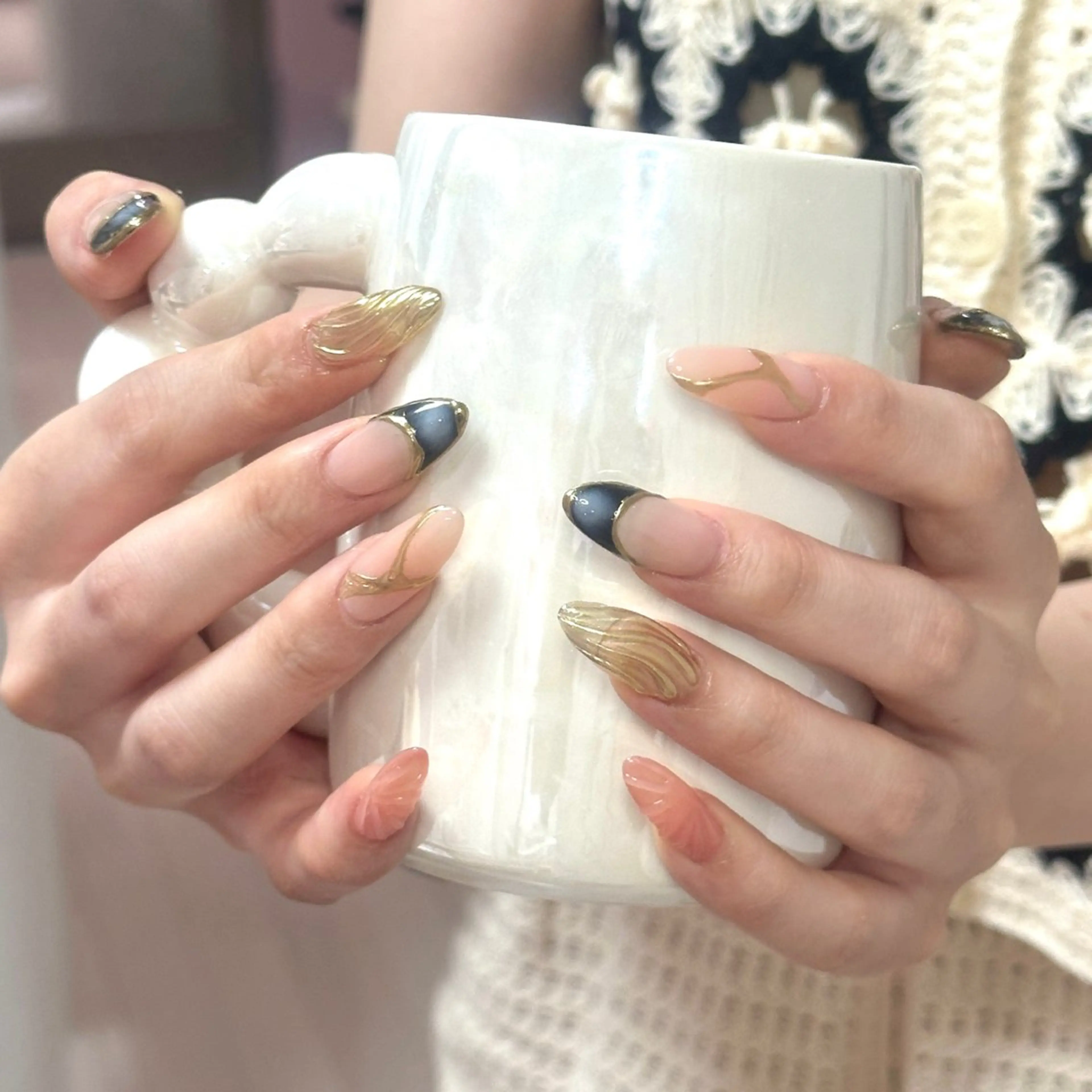 ネイル アートネイル オーロラネイル チークネイル フレンチネイル ガラスフレンチ 🎀YooLi Nail salonのネイルデザイン