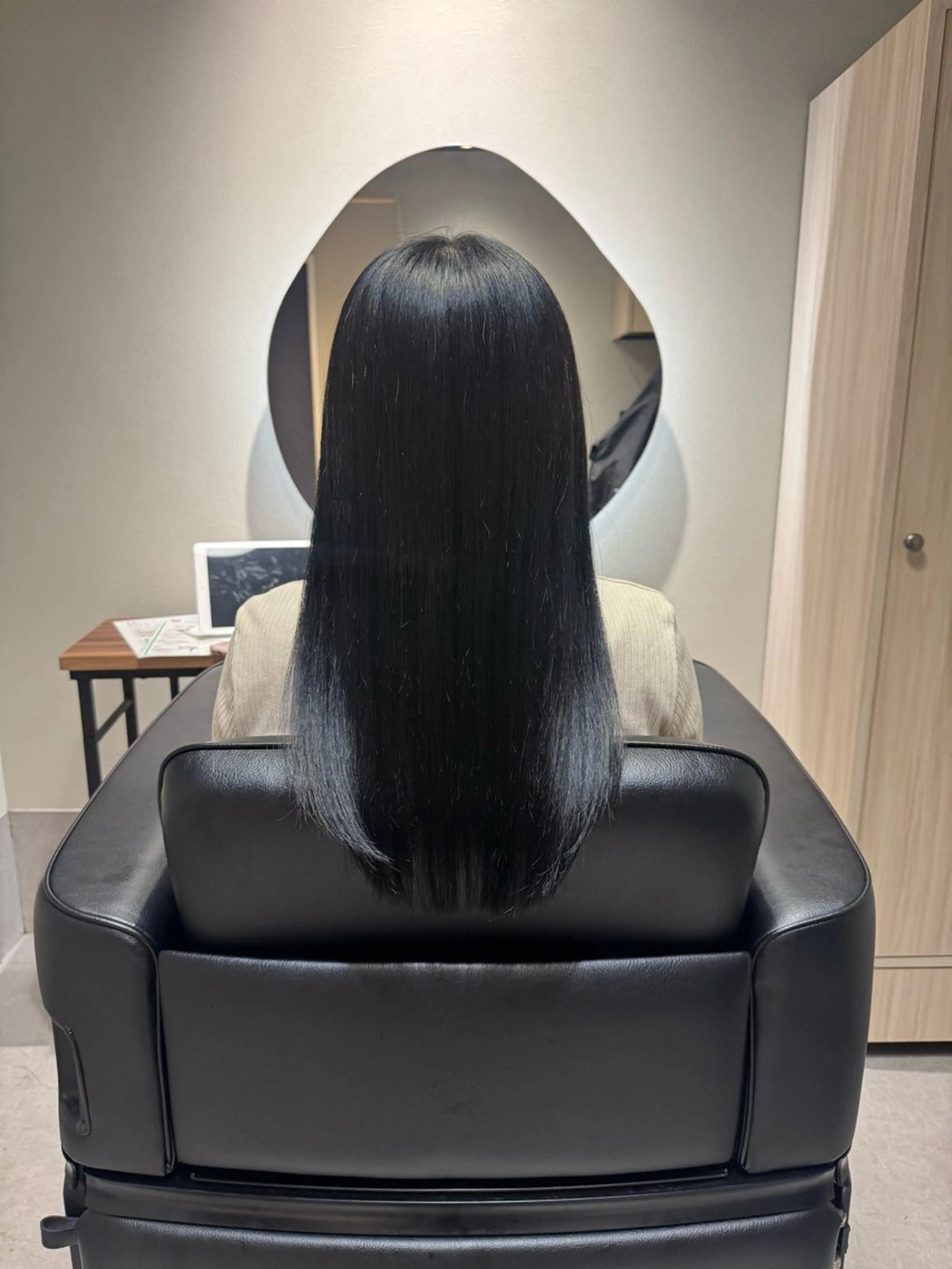 ロング カット ヘアカラー トリートメント NAVY 橋本心 縮毛矯正のヘアスタイル