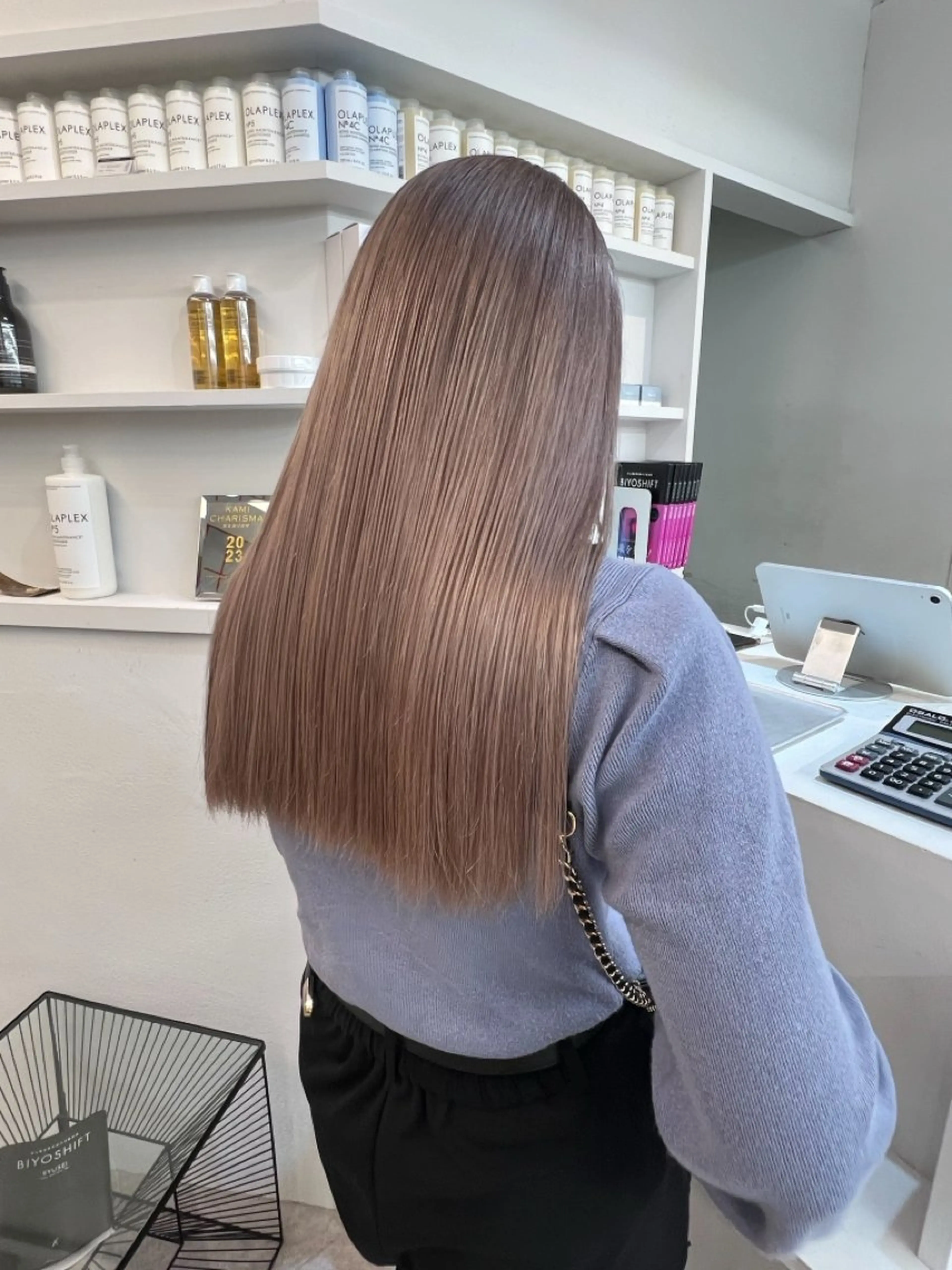 ロング カラー 💍透明感 💖艶ミルクティーのヘアスタイル