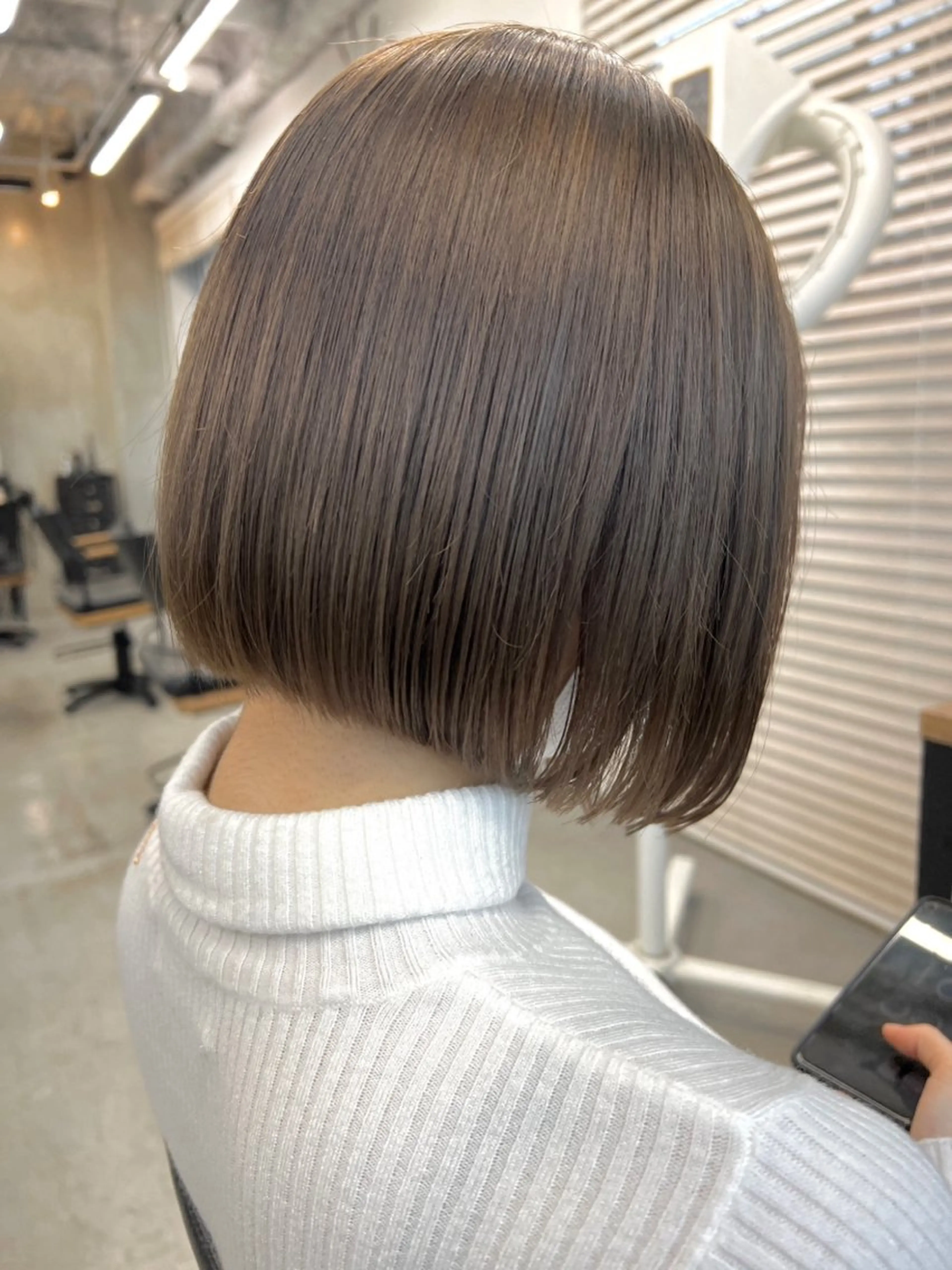 ミディアム 坂齋大地／レイヤー/ ミルクティーのヘアスタイル